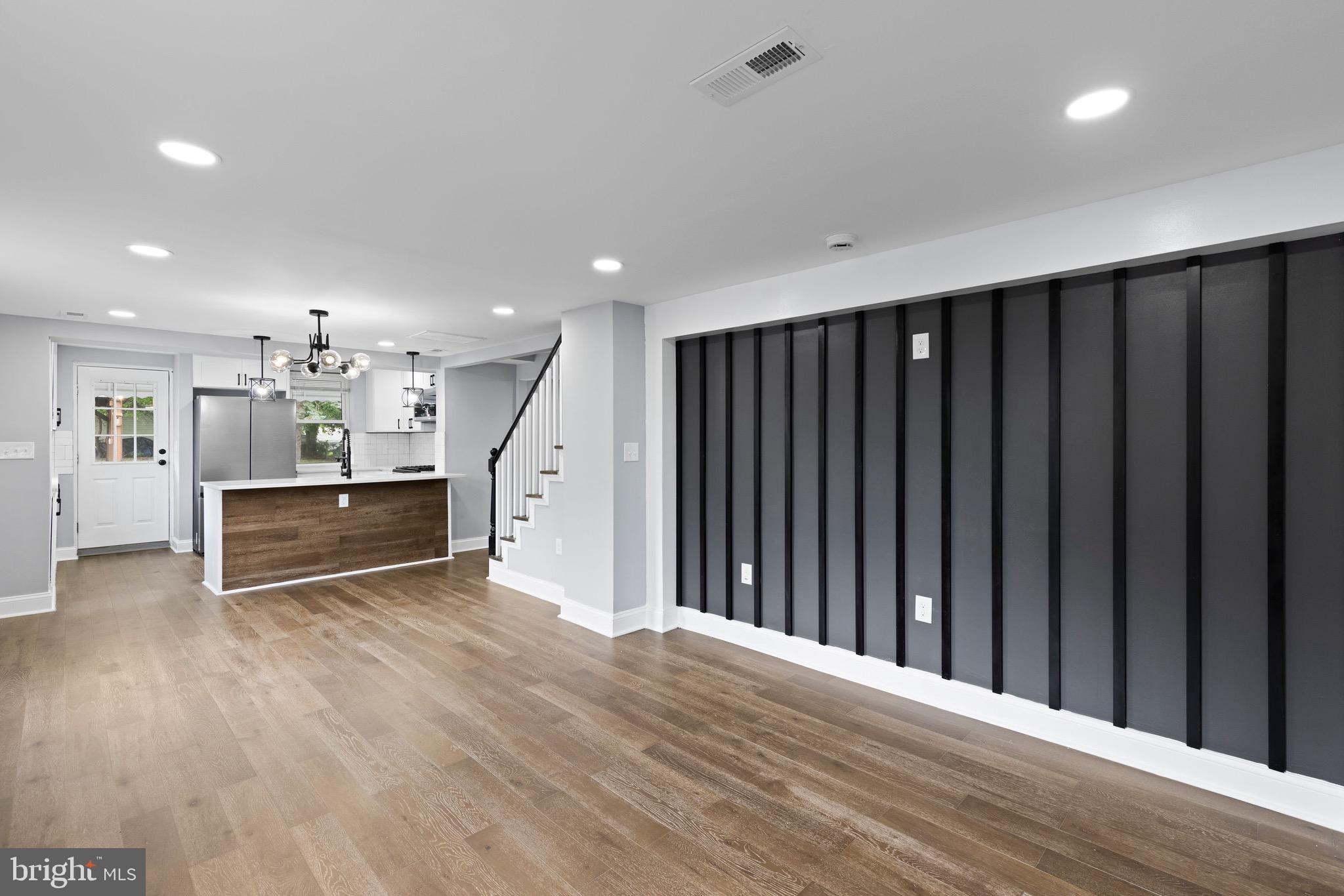 ESSEX/MIDDLE RIVER - Residential