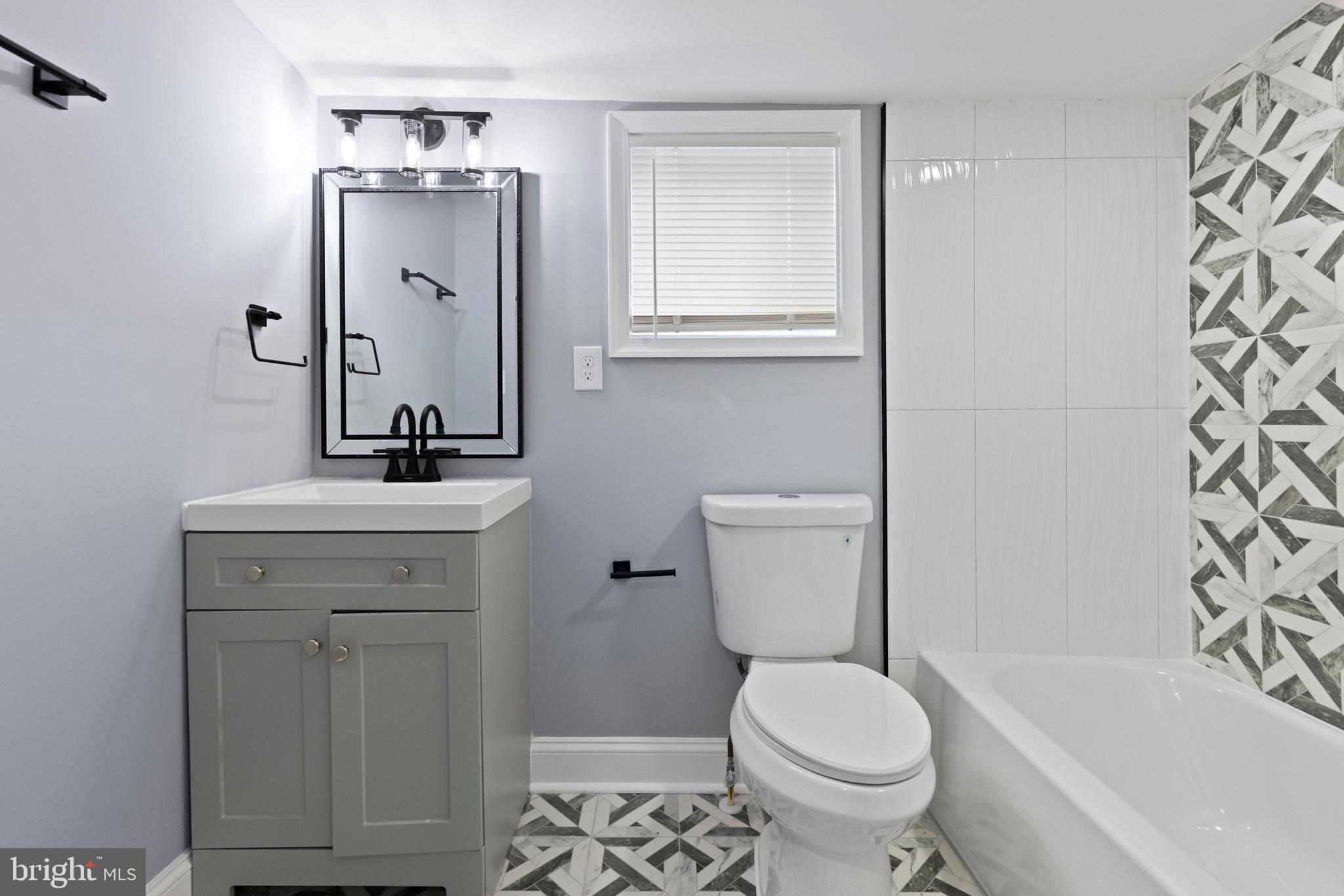 ESSEX/MIDDLE RIVER - Residential