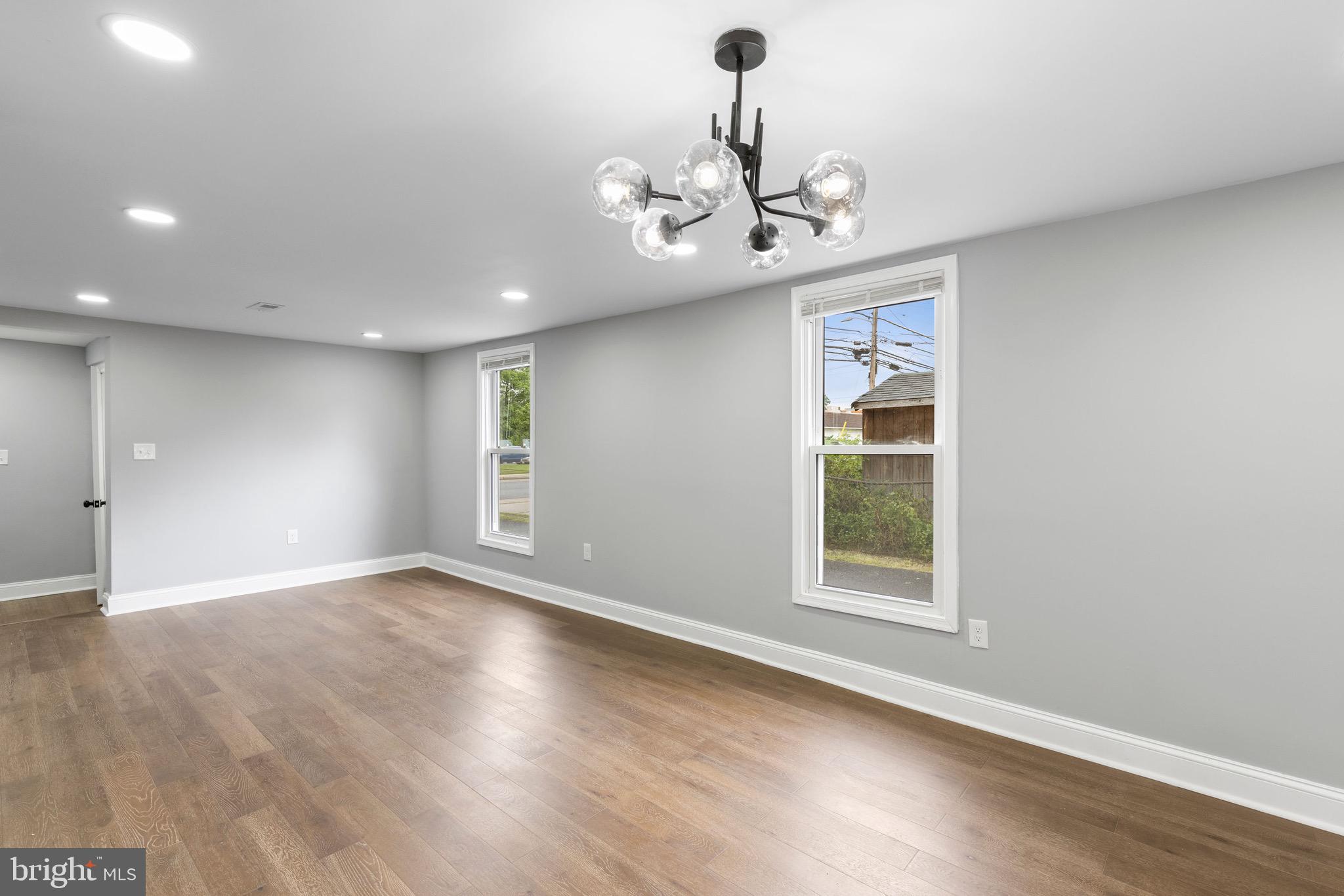 ESSEX/MIDDLE RIVER - Residential