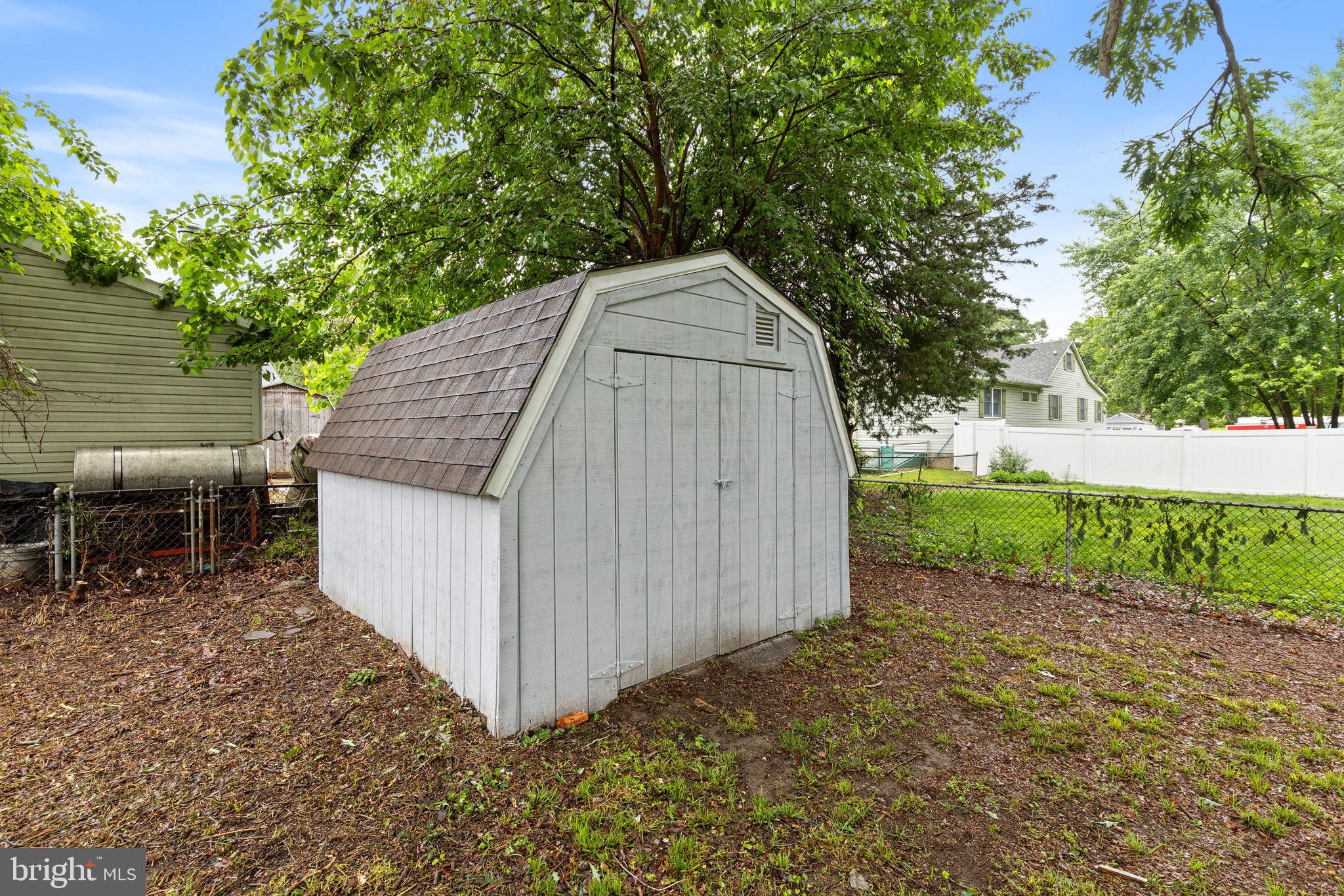 ESSEX/MIDDLE RIVER - Residential