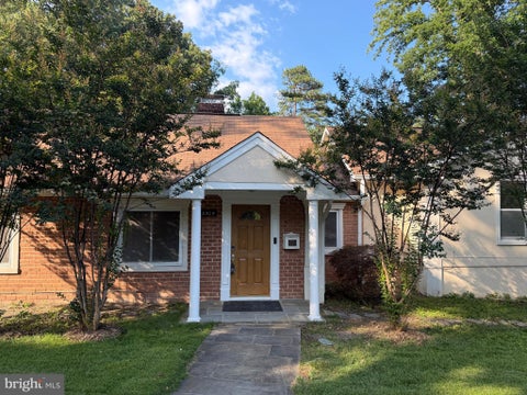 Photo of 3505 Gallows Road, FALLS CHURCH, VA 22042 (MLS # VAFX2324280)