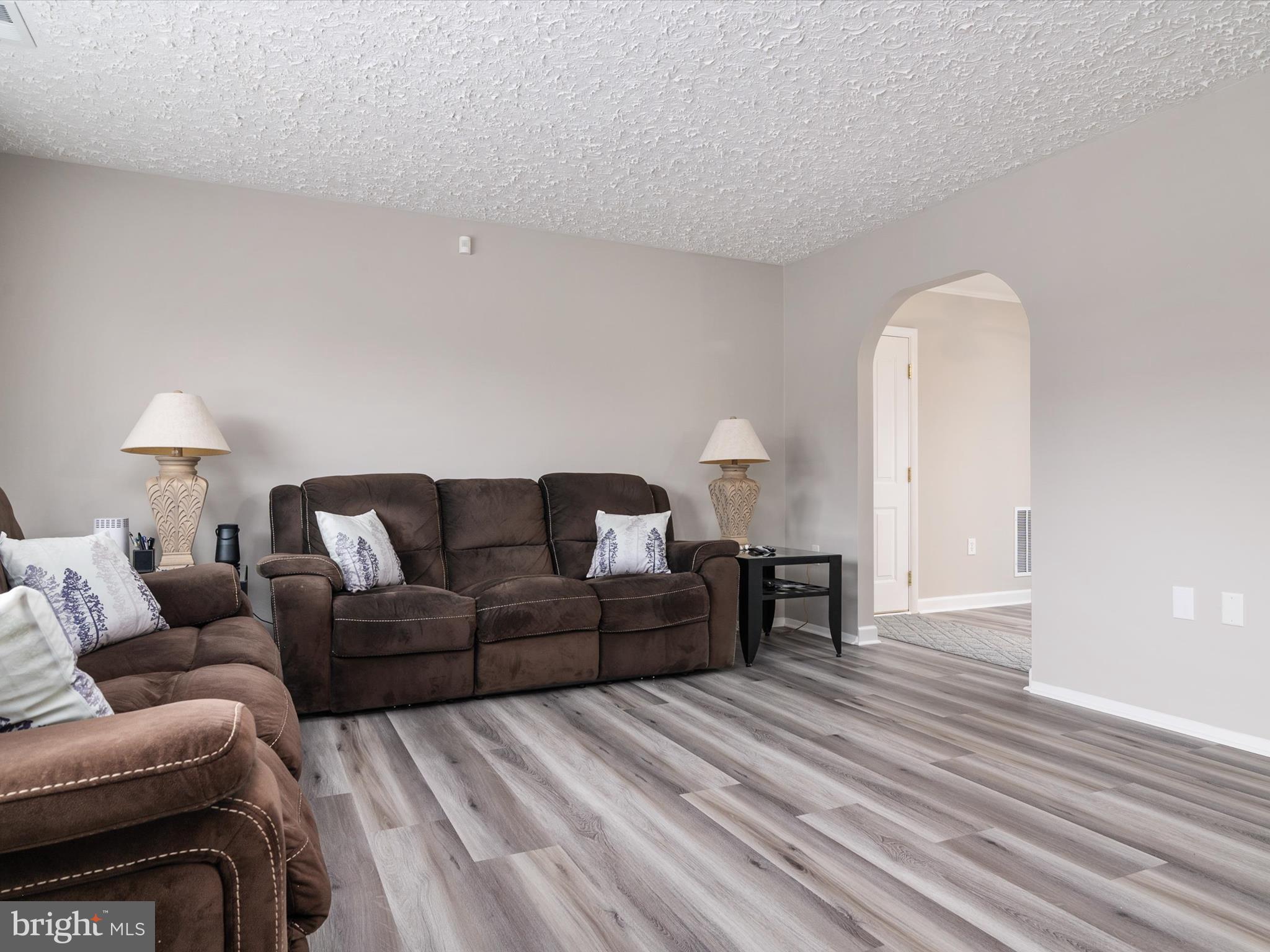 COUNTRY CLUB ESTATES - Residential