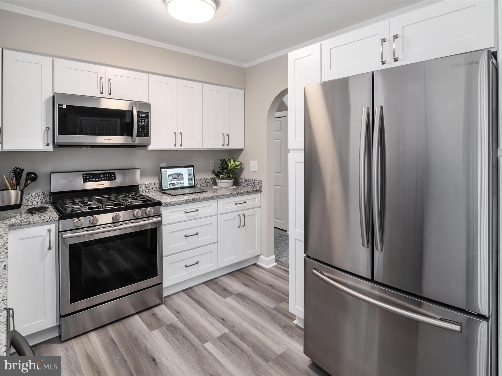 COUNTRY CLUB ESTATES - Residential