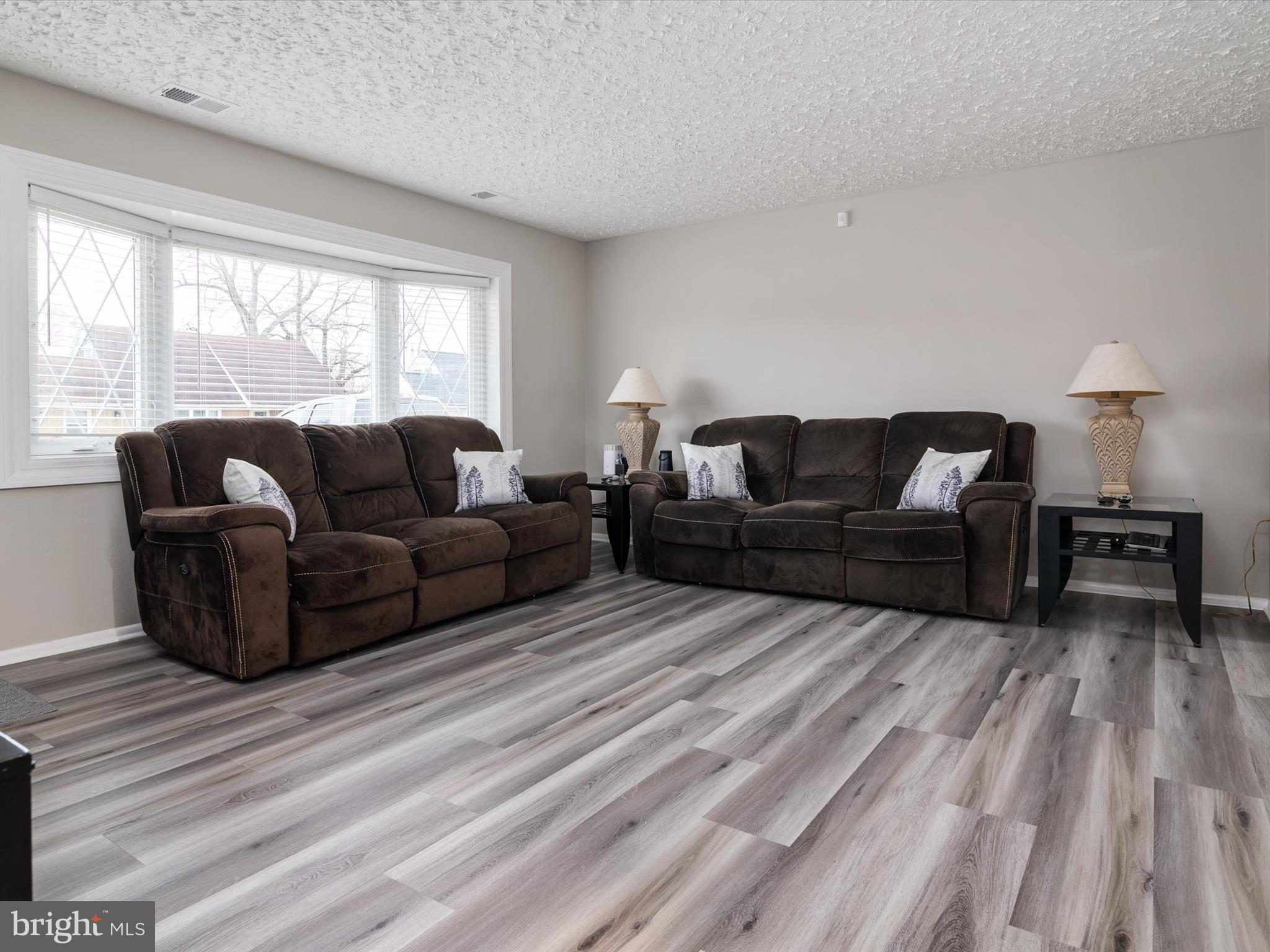 COUNTRY CLUB ESTATES - Residential