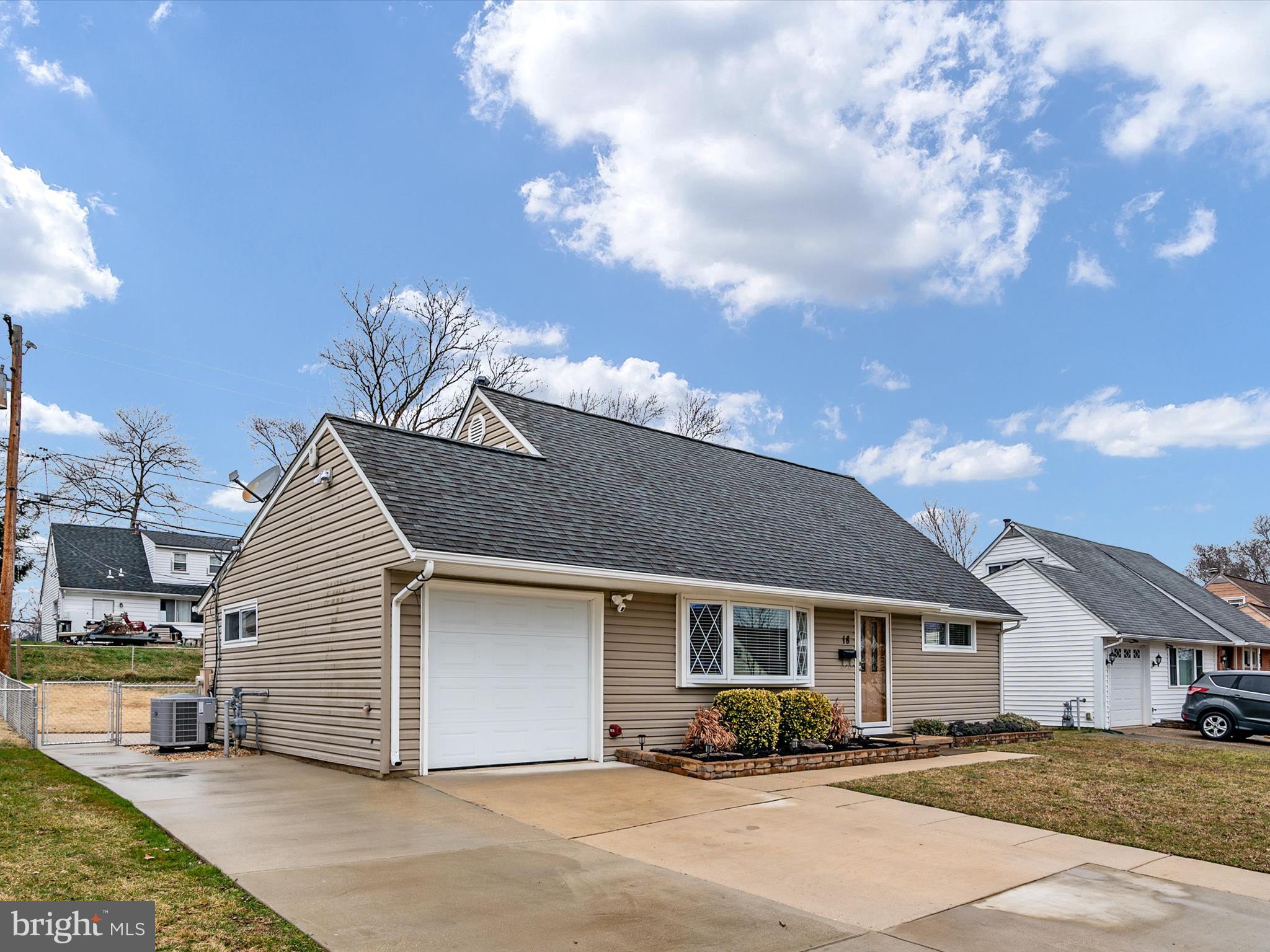 COUNTRY CLUB ESTATES - Residential