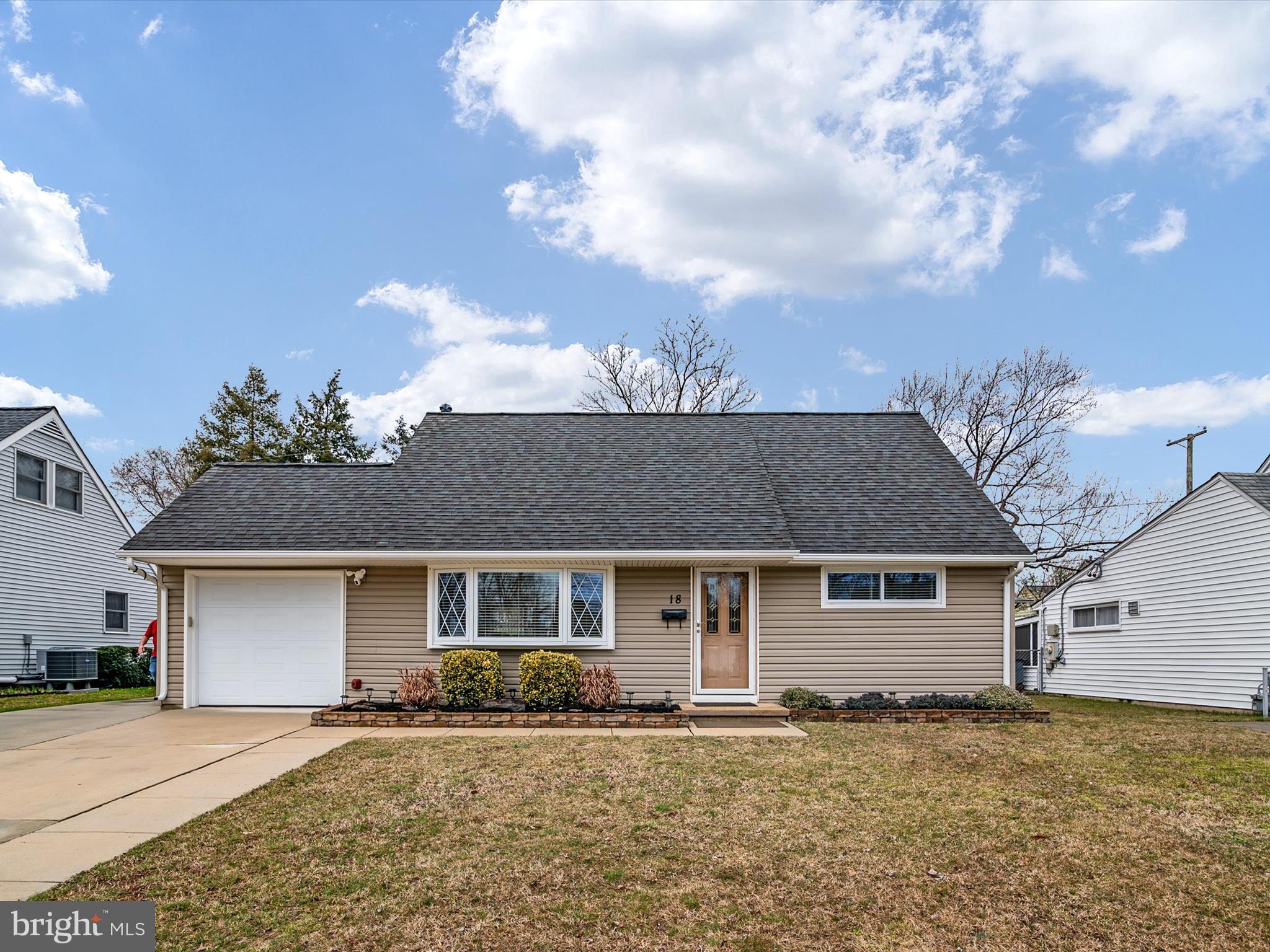 COUNTRY CLUB ESTATES - Residential