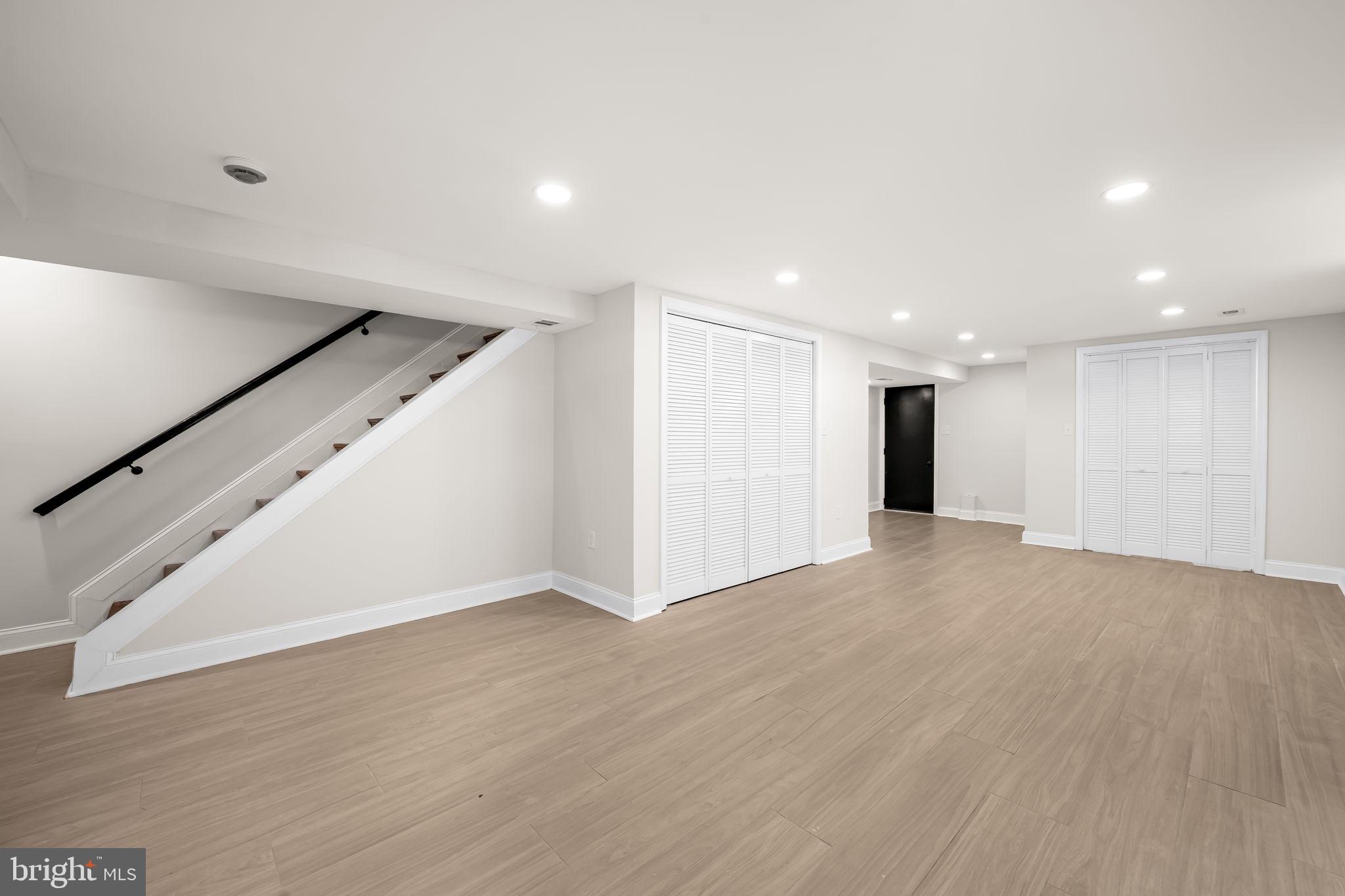 HOLLAND HILL - Residential