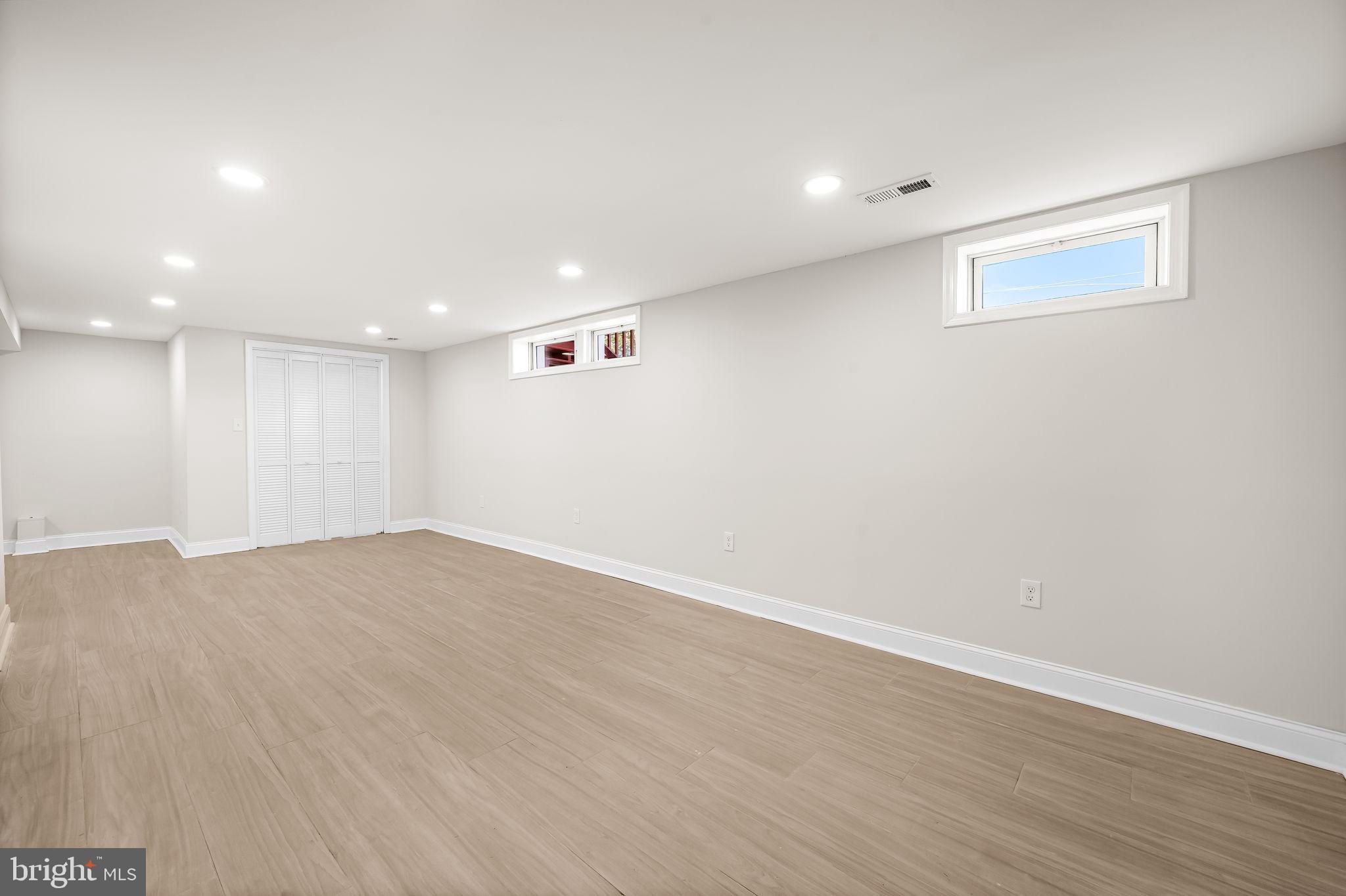 HOLLAND HILL - Residential