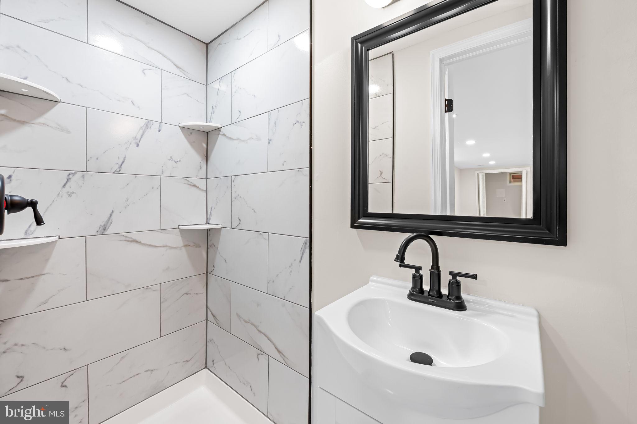 HOLLAND HILL - Residential