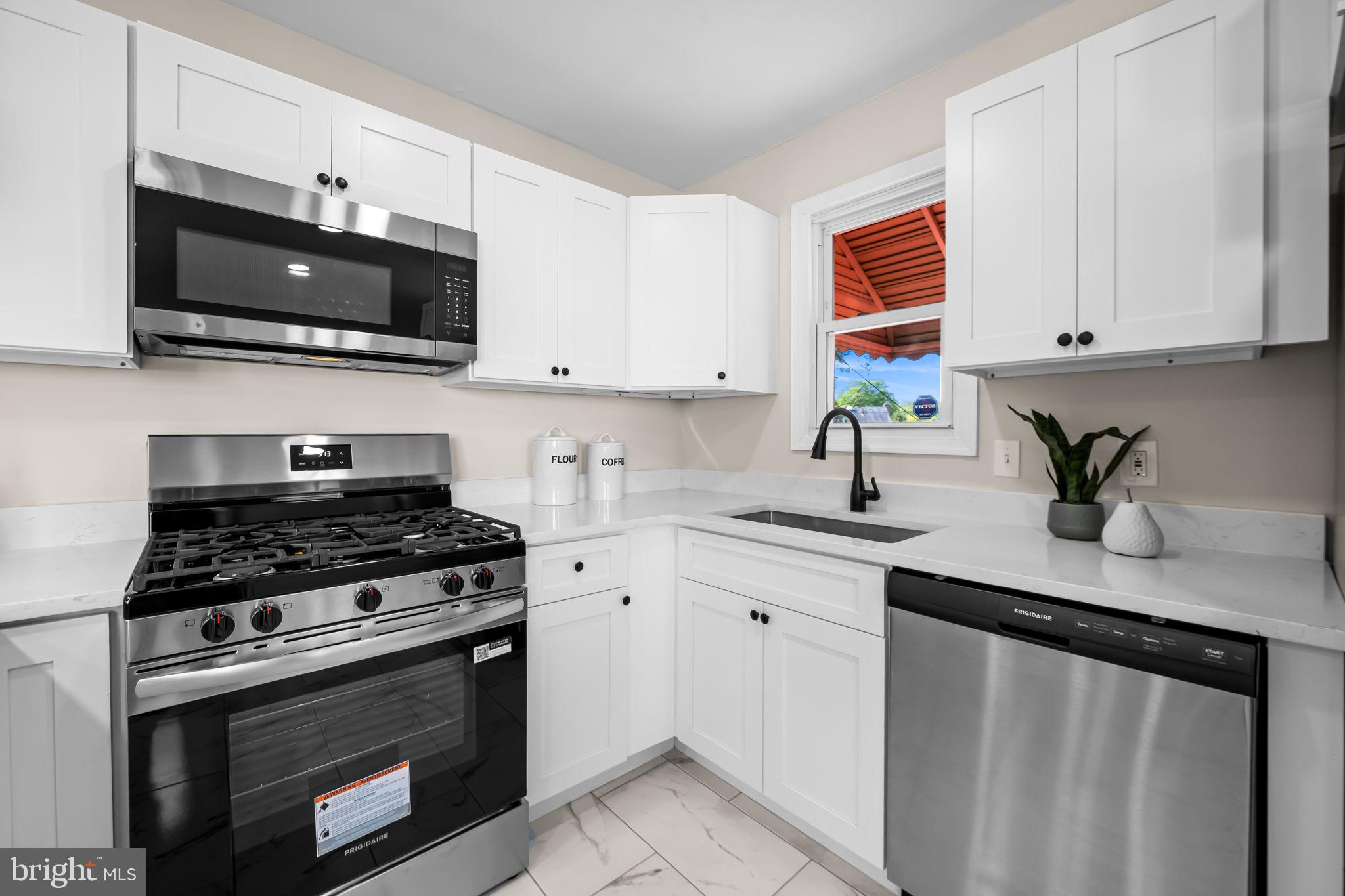 HOLLAND HILL - Residential