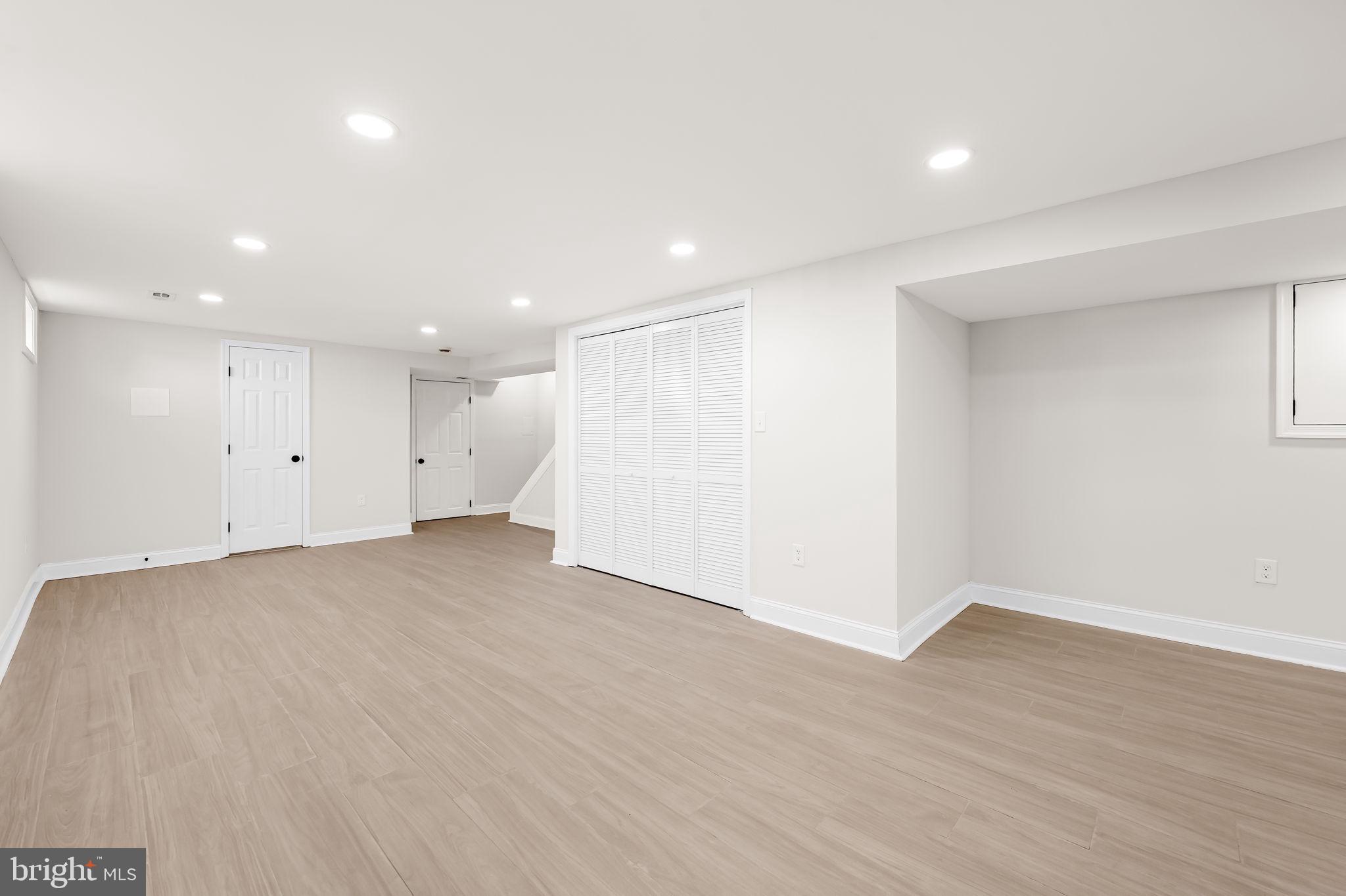 HOLLAND HILL - Residential