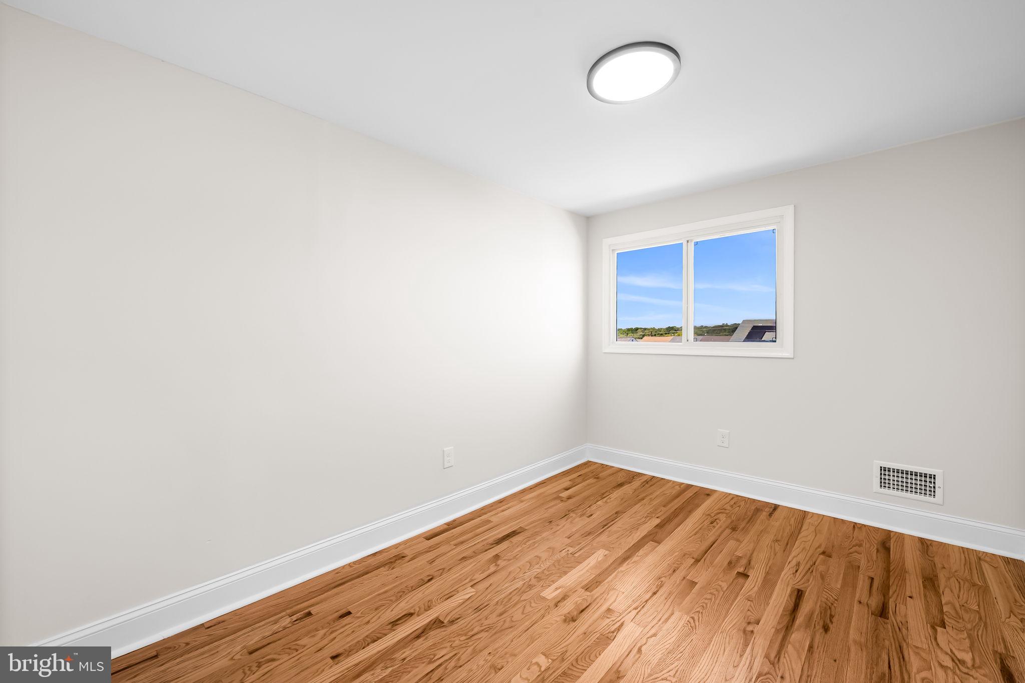 HOLLAND HILL - Residential