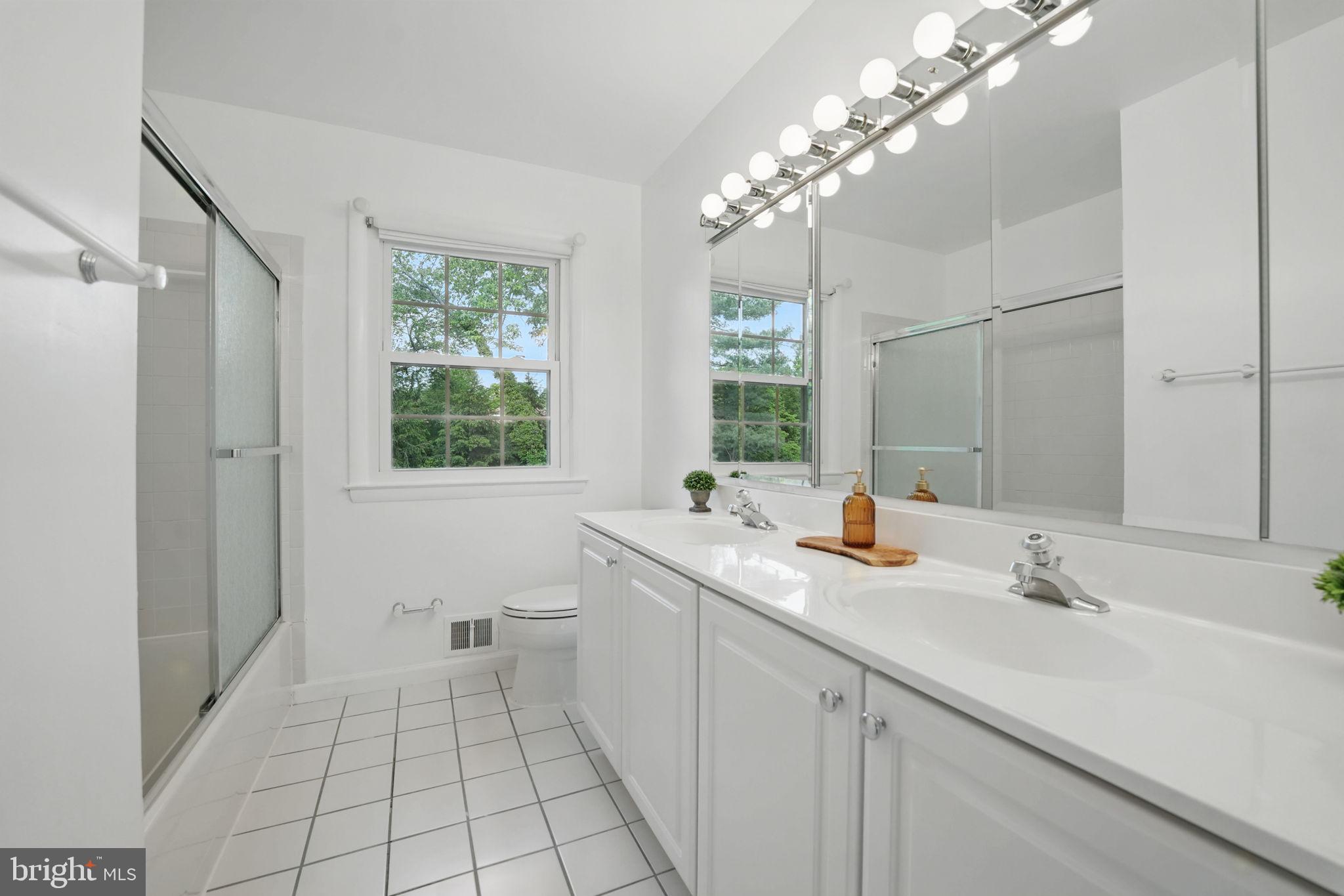 STONEWALL MANOR - Residential