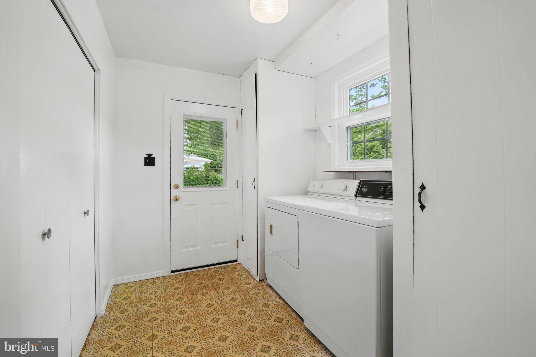 STONEWALL MANOR - Residential