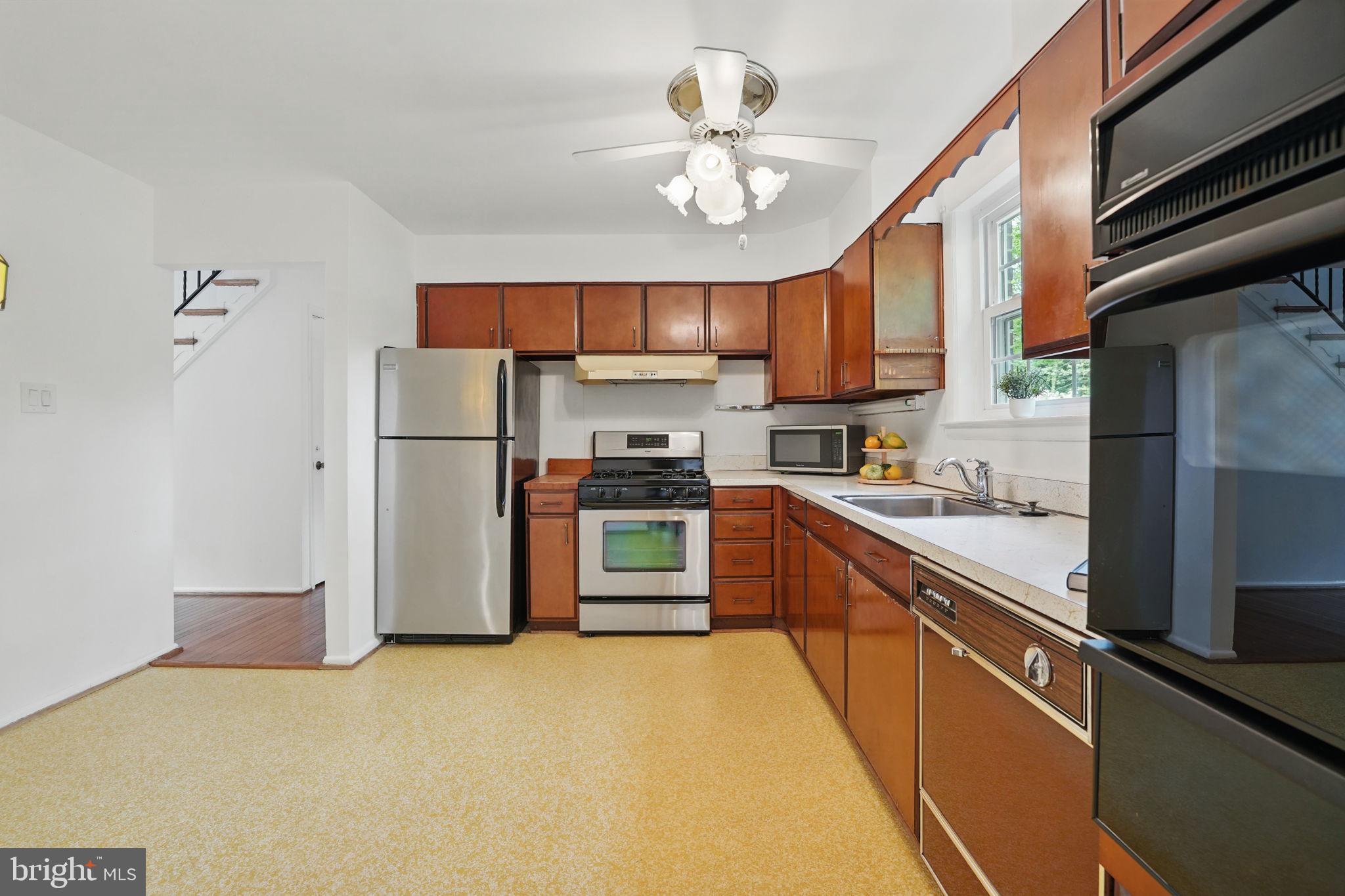 STONEWALL MANOR - Residential