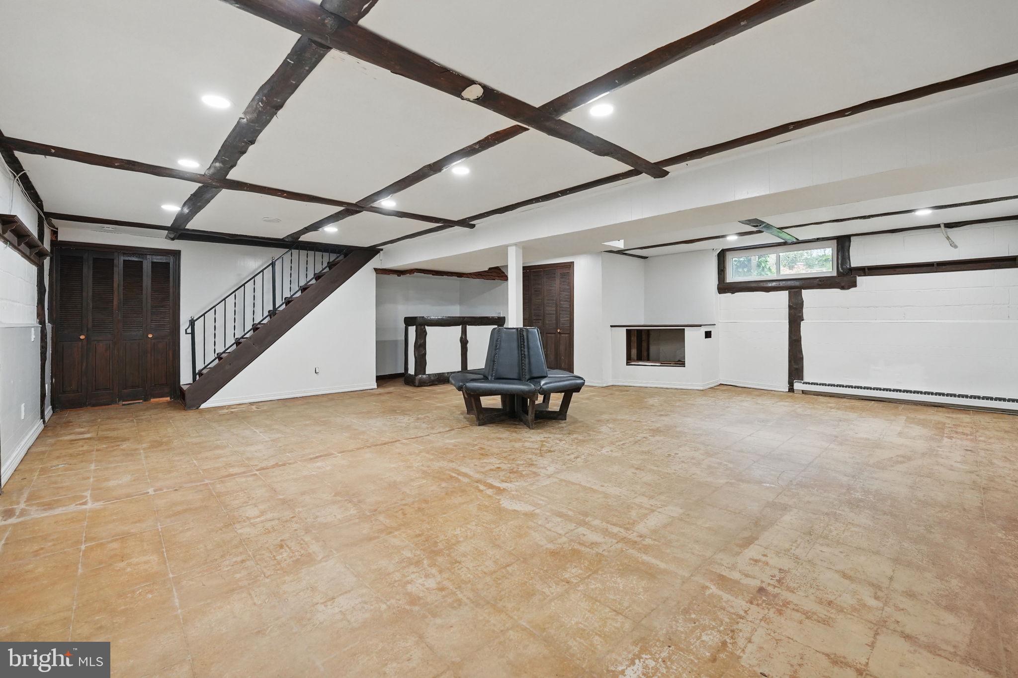 STONEWALL MANOR - Residential