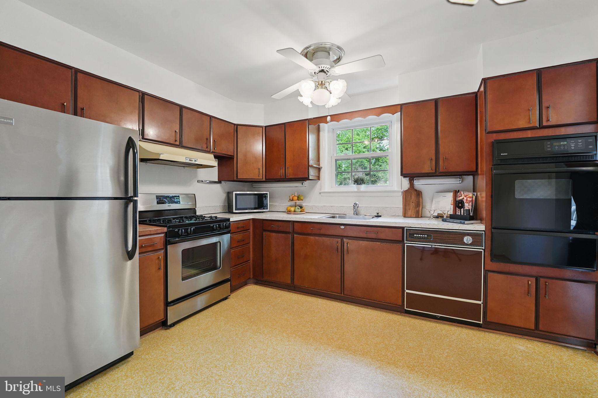 STONEWALL MANOR - Residential