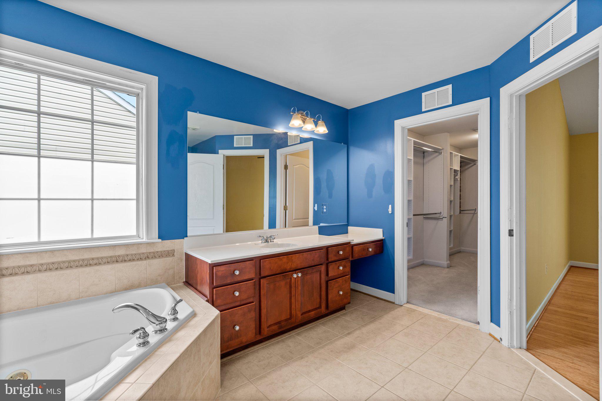 COLONIAL PARK - Residential