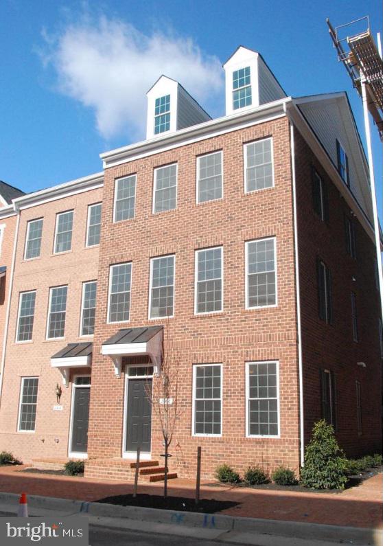 CRESCENT PLACE - Residential Lease