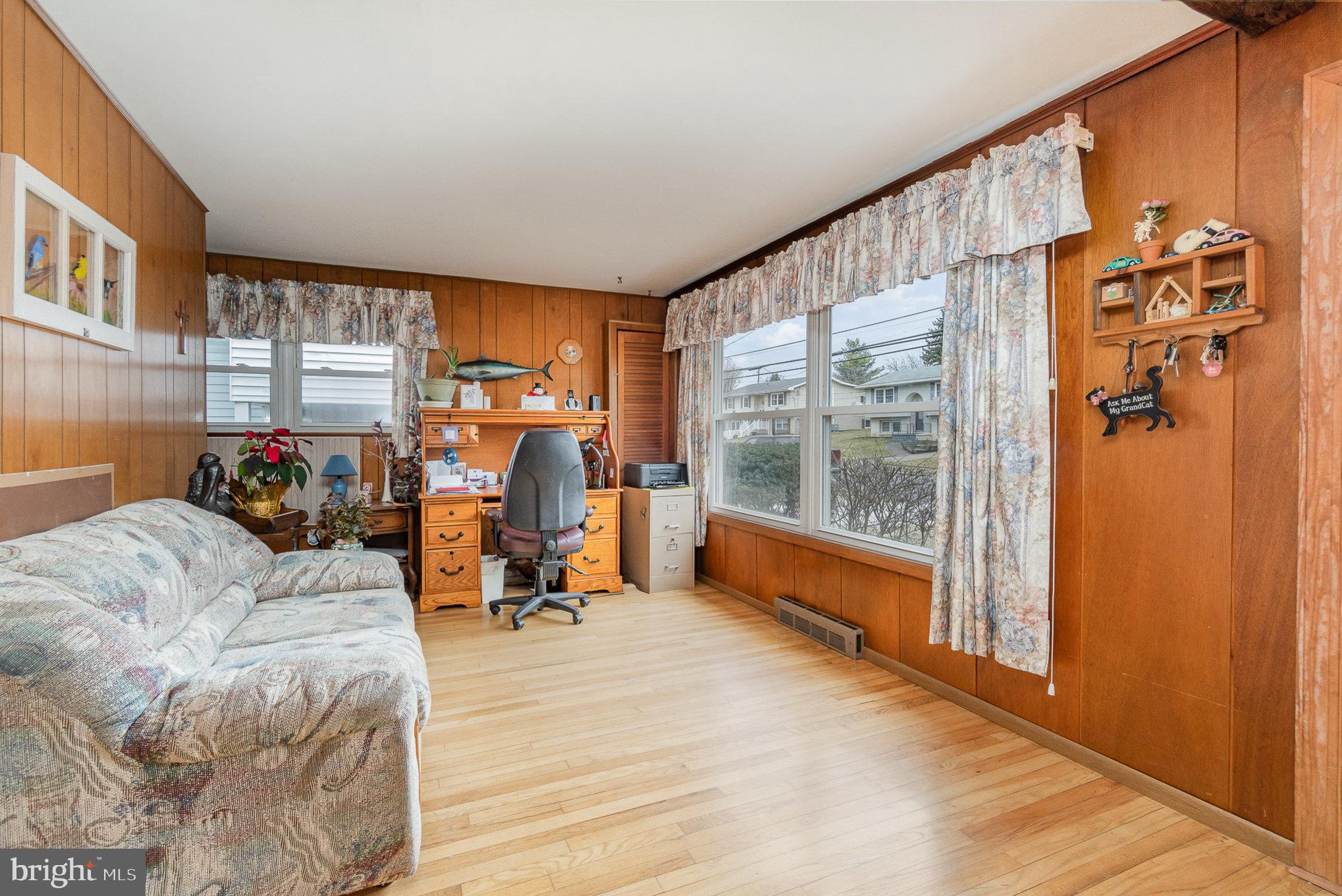 DELBROOK MANOR - Residential