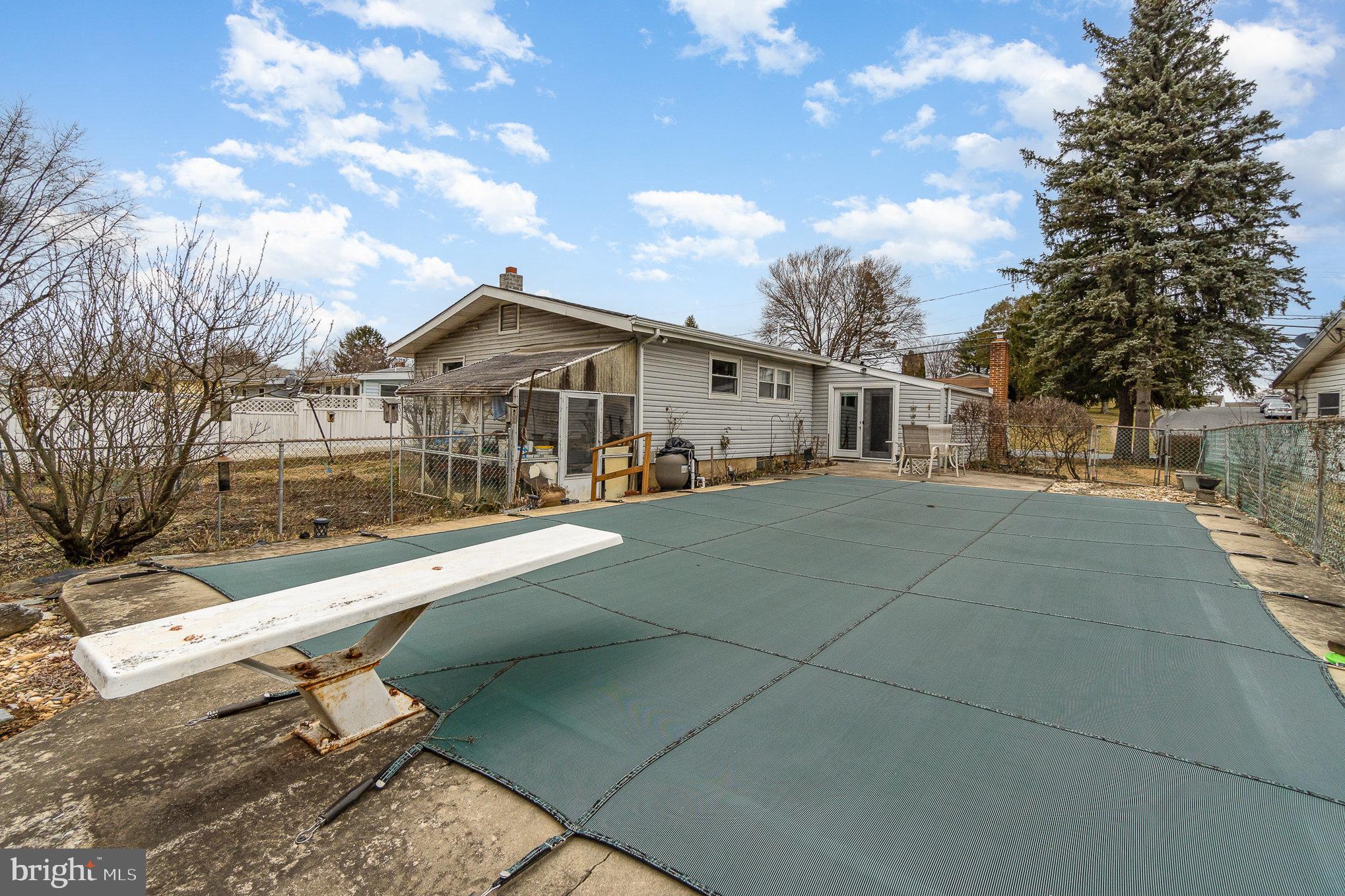 DELBROOK MANOR - Residential