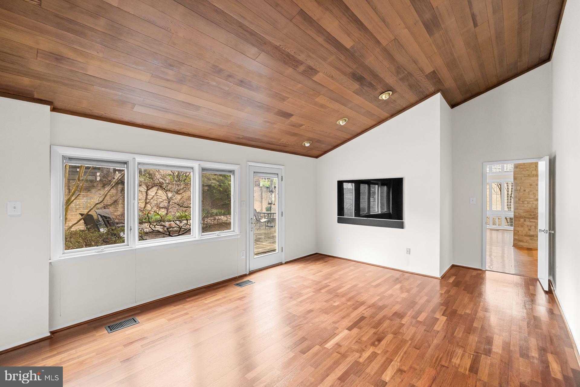 COURTS OF WYNGATE - Residential