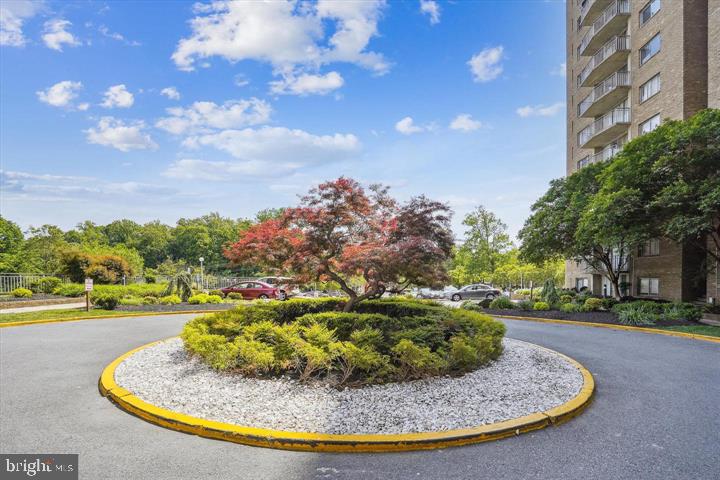 PRESIDENTIAL TOWERS - Residential