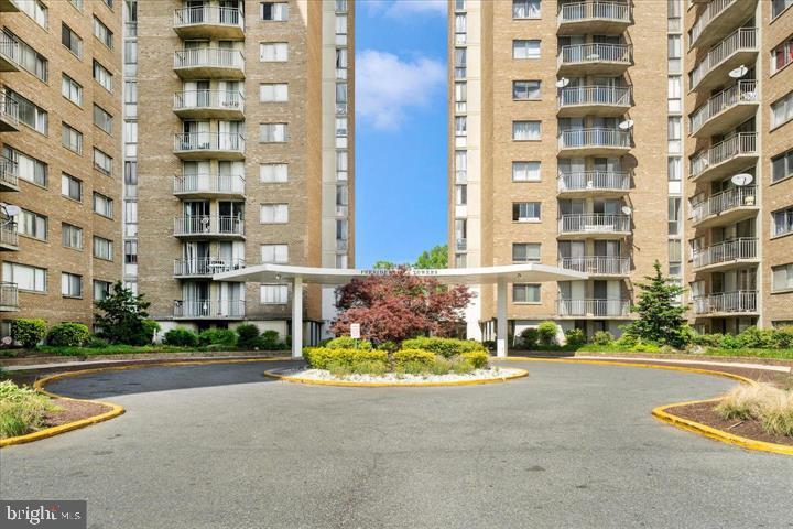 PRESIDENTIAL TOWERS - Residential