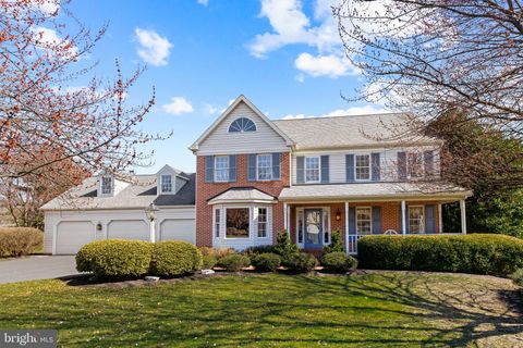 Photo of 111 MILTON CIR, LITITZ, PA 17543 (MLS # PALA2032296)