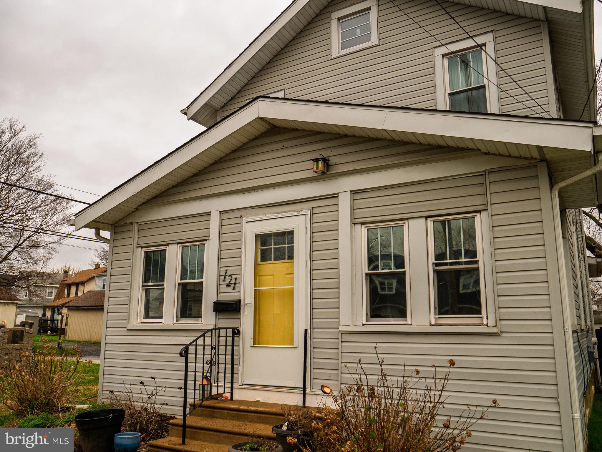 Welcome to this charming 2-story detached home in Parkside, PA! This move-in-ready home boasts 3 spacious bedrooms and 1 well-appointed bathroom, making it the perfect space for comfortable living. Recently upgraded throughout, you'll love the modern kitchen with brand-new finishes, a newly installed roof, and a freshly paved driveway offering plenty of parking.
Located just minutes from shopping, dining, and other conveniences, and within walking distance to the elementary school, this home blends suburban tranquility with easy access to everyday essentials. The home features multiple updates that bring both style and function, ensuring it's ready for you to enjoy from day one. Don't miss the opportunity to make this updated gem your new home!