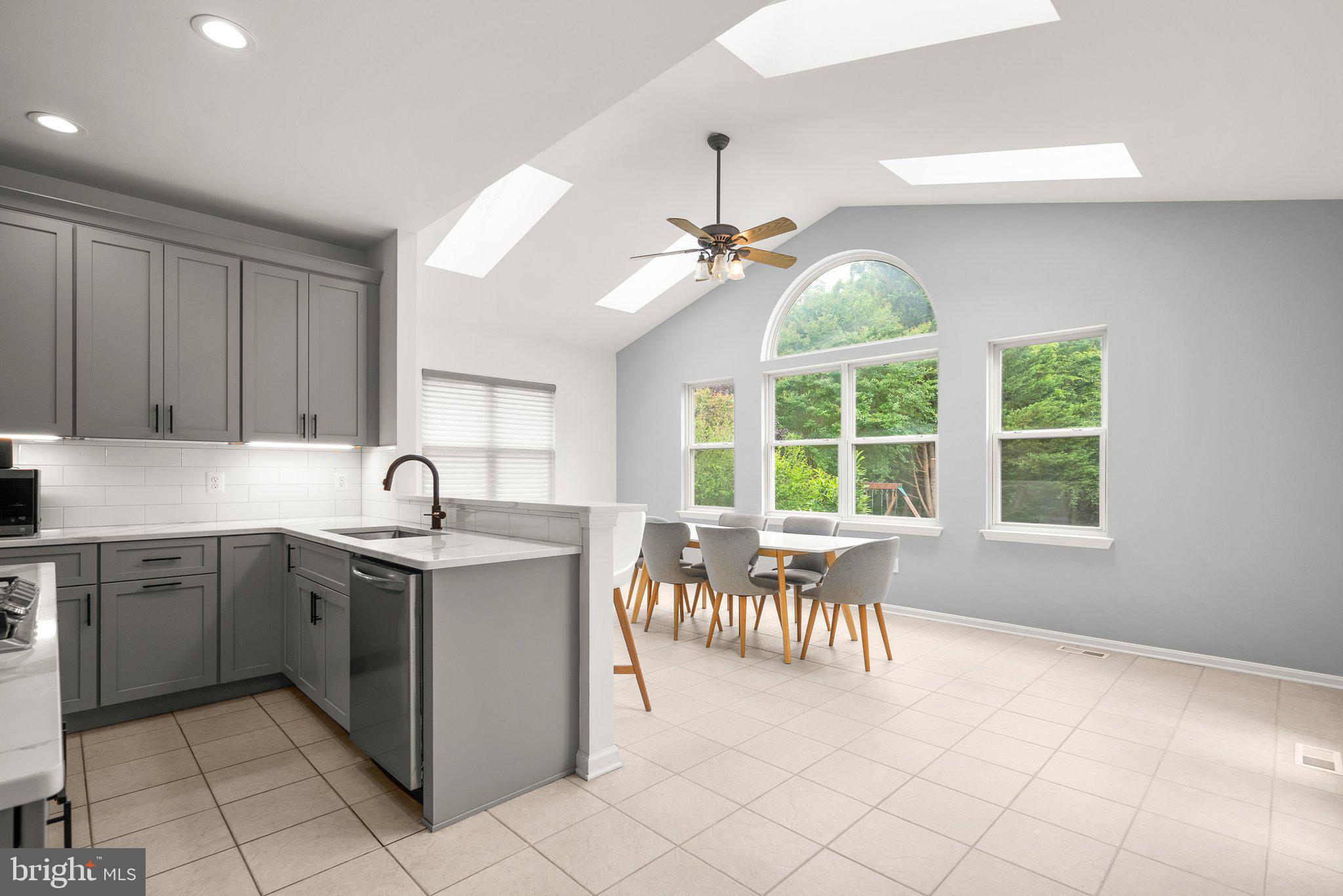 NORTHRIDGE - Residential