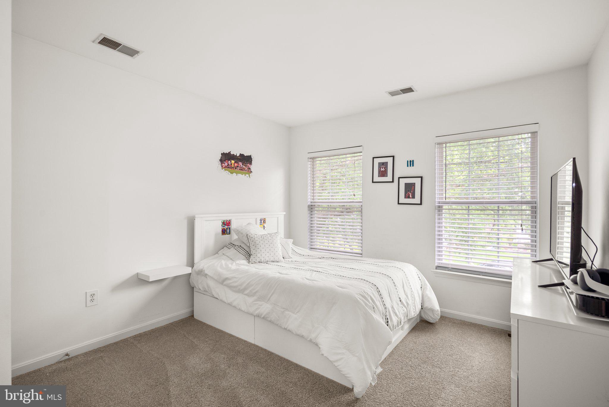 NORTHRIDGE - Residential