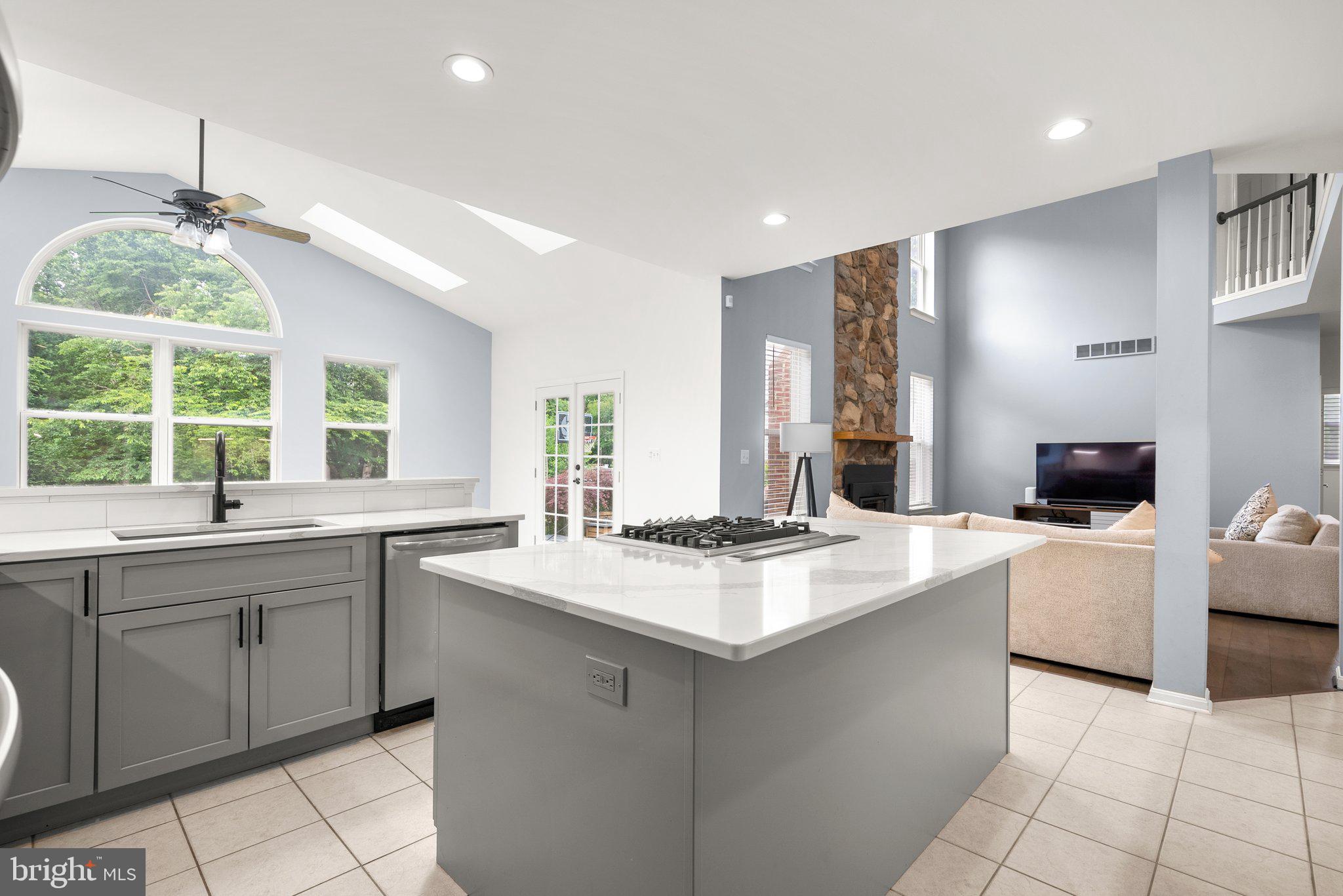 NORTHRIDGE - Residential