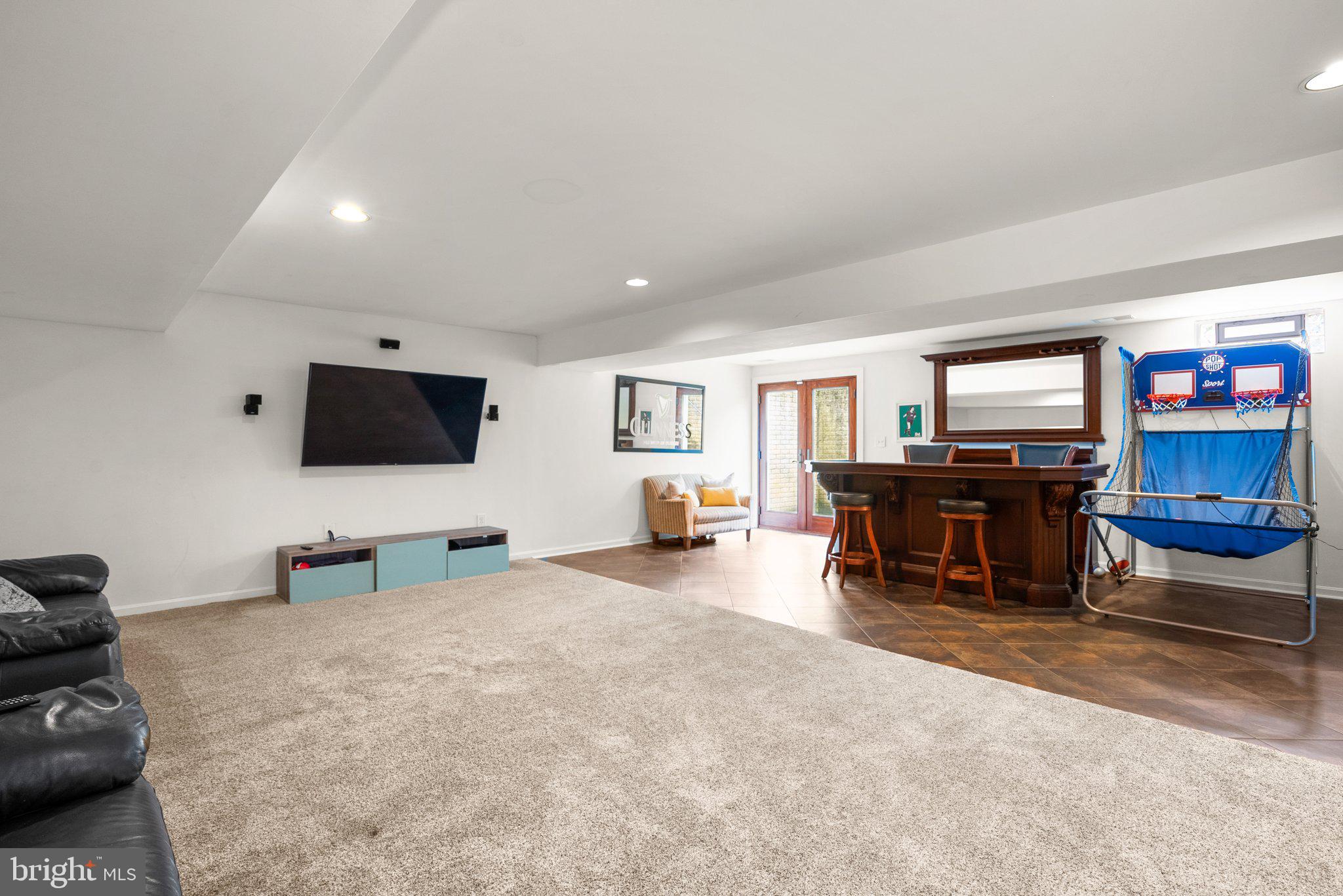 NORTHRIDGE - Residential