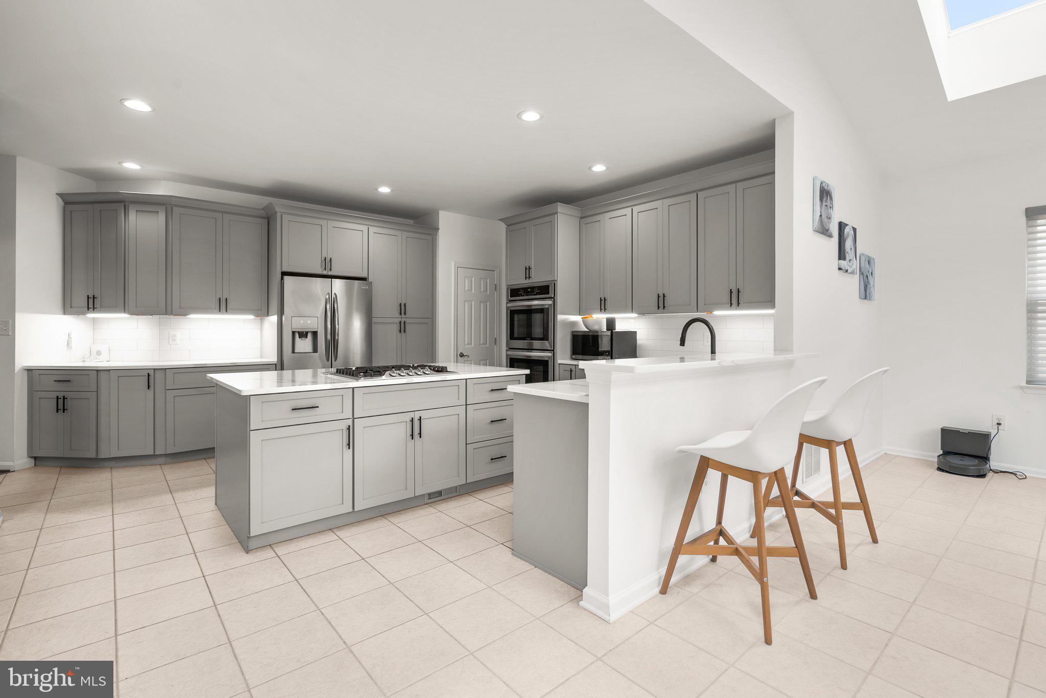 NORTHRIDGE - Residential