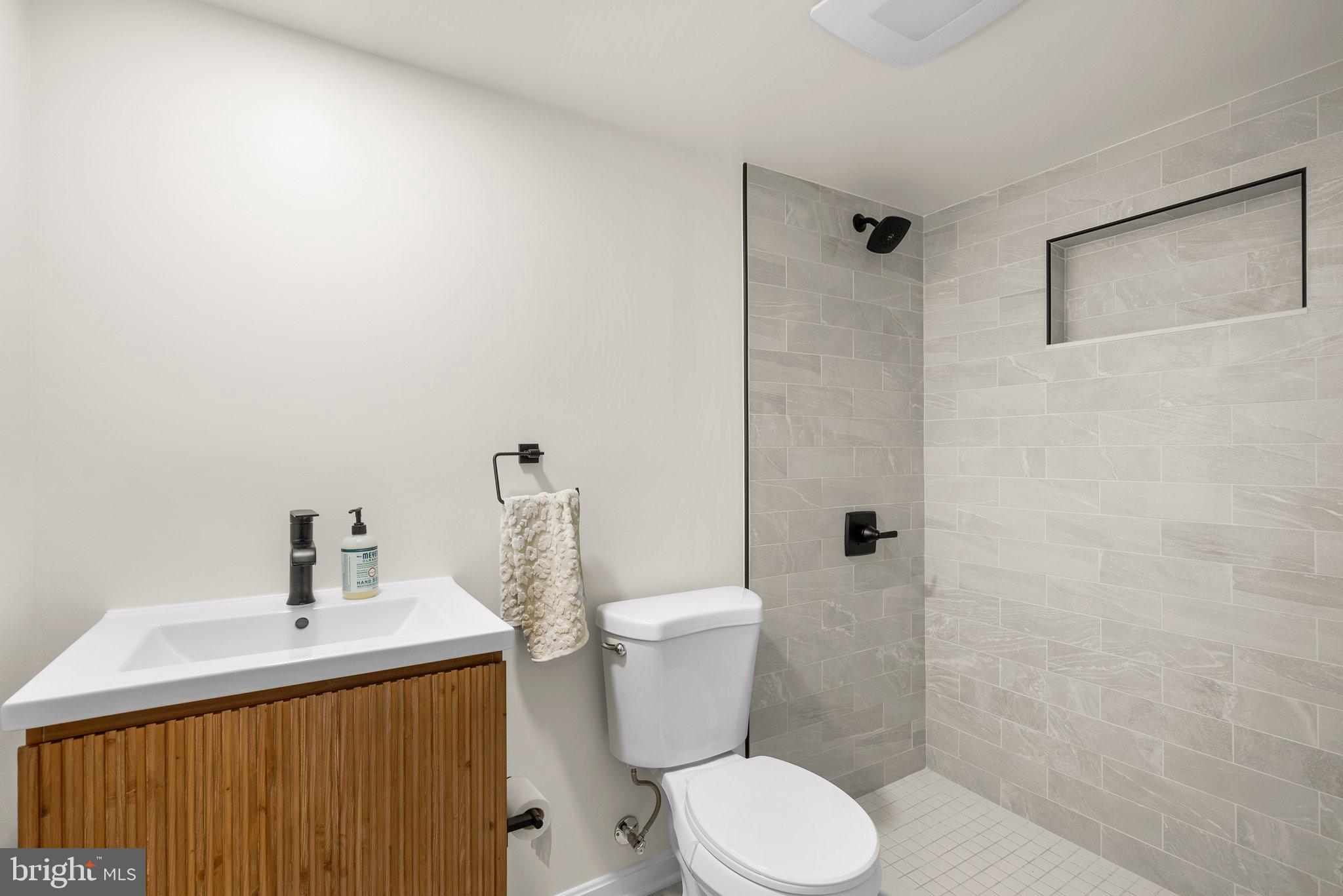 NORTHRIDGE - Residential