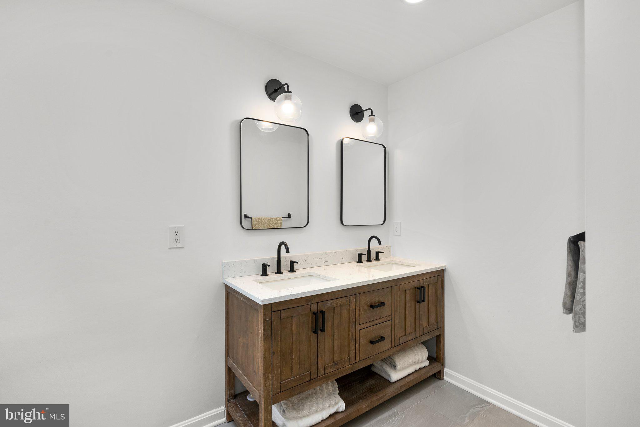 NORTHRIDGE - Residential