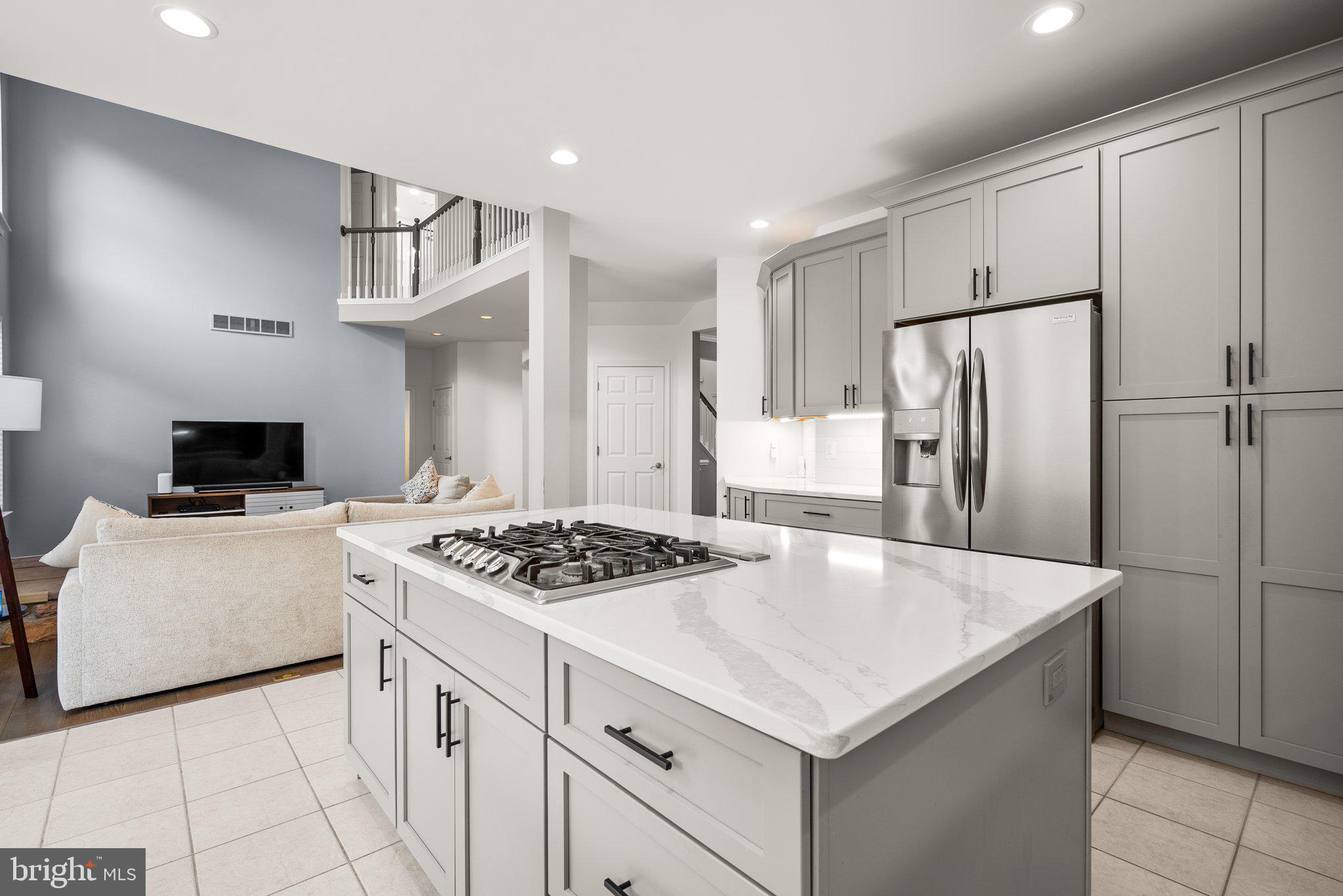 NORTHRIDGE - Residential