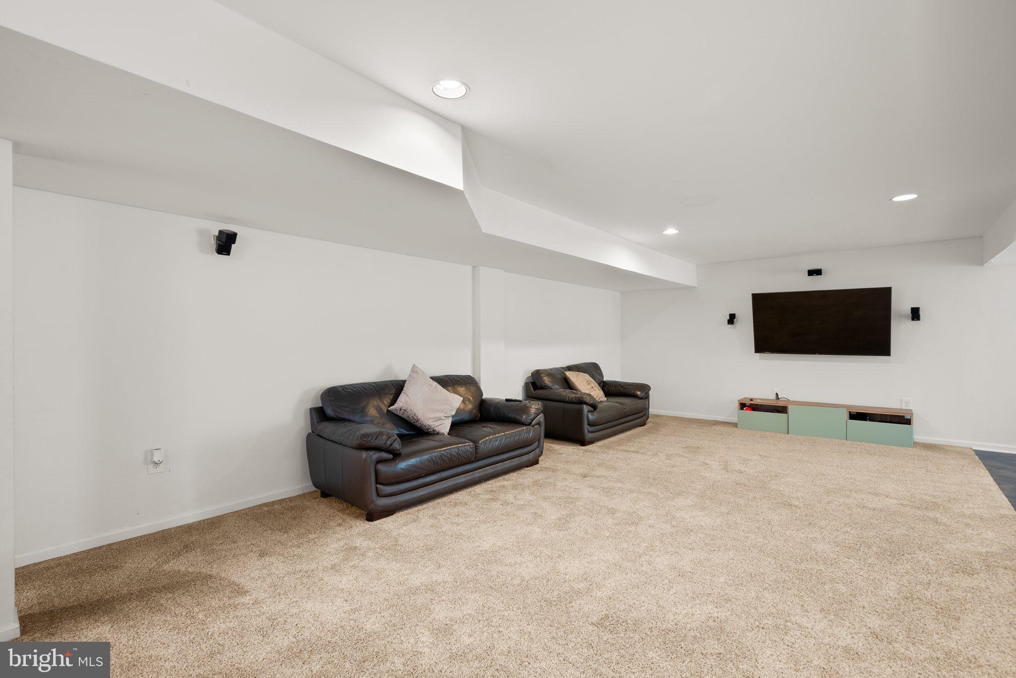 NORTHRIDGE - Residential