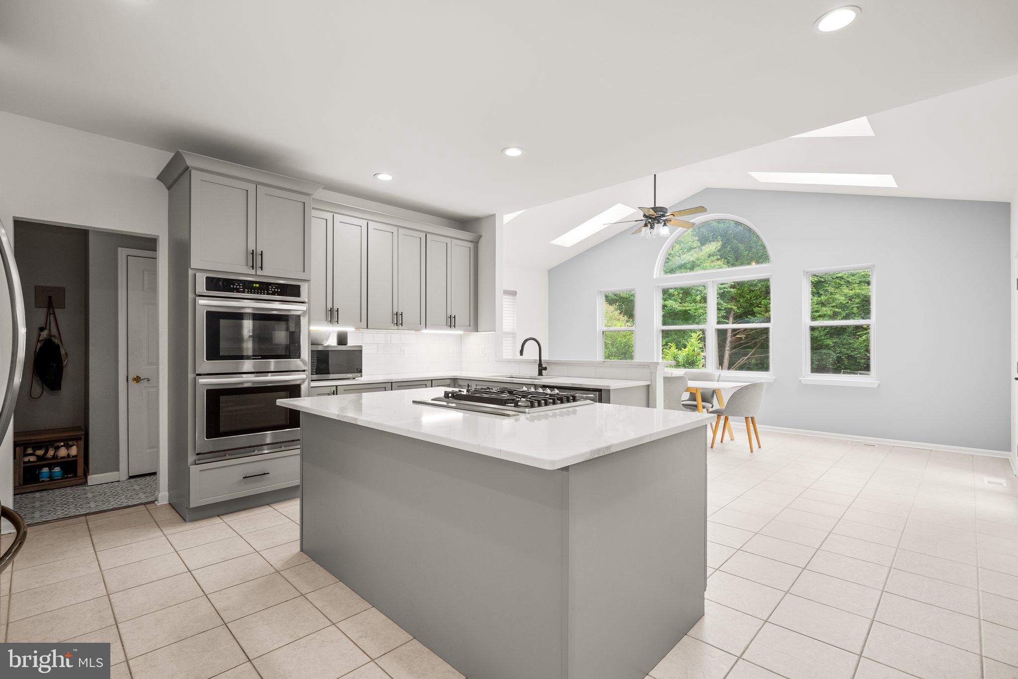 NORTHRIDGE - Residential