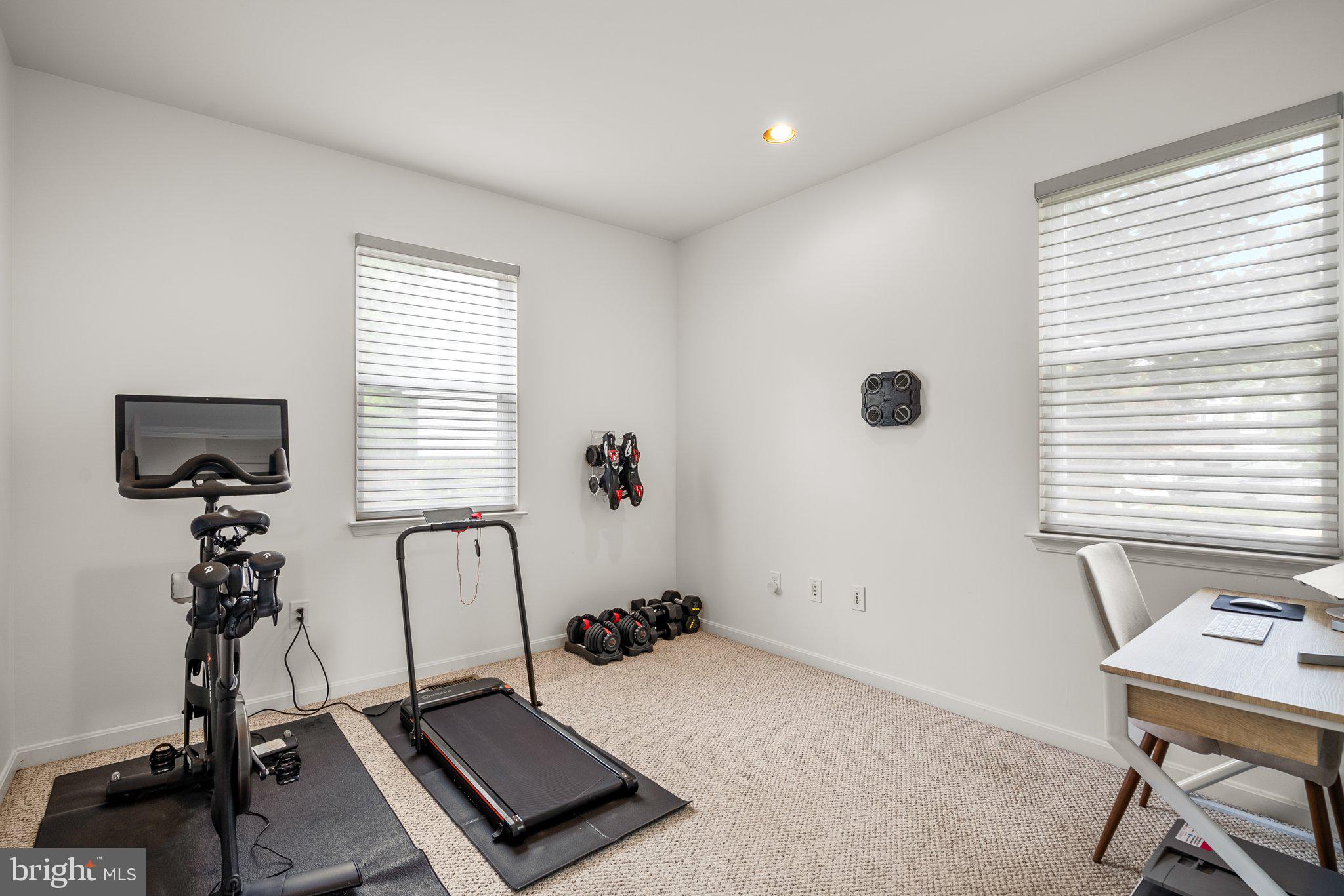 NORTHRIDGE - Residential