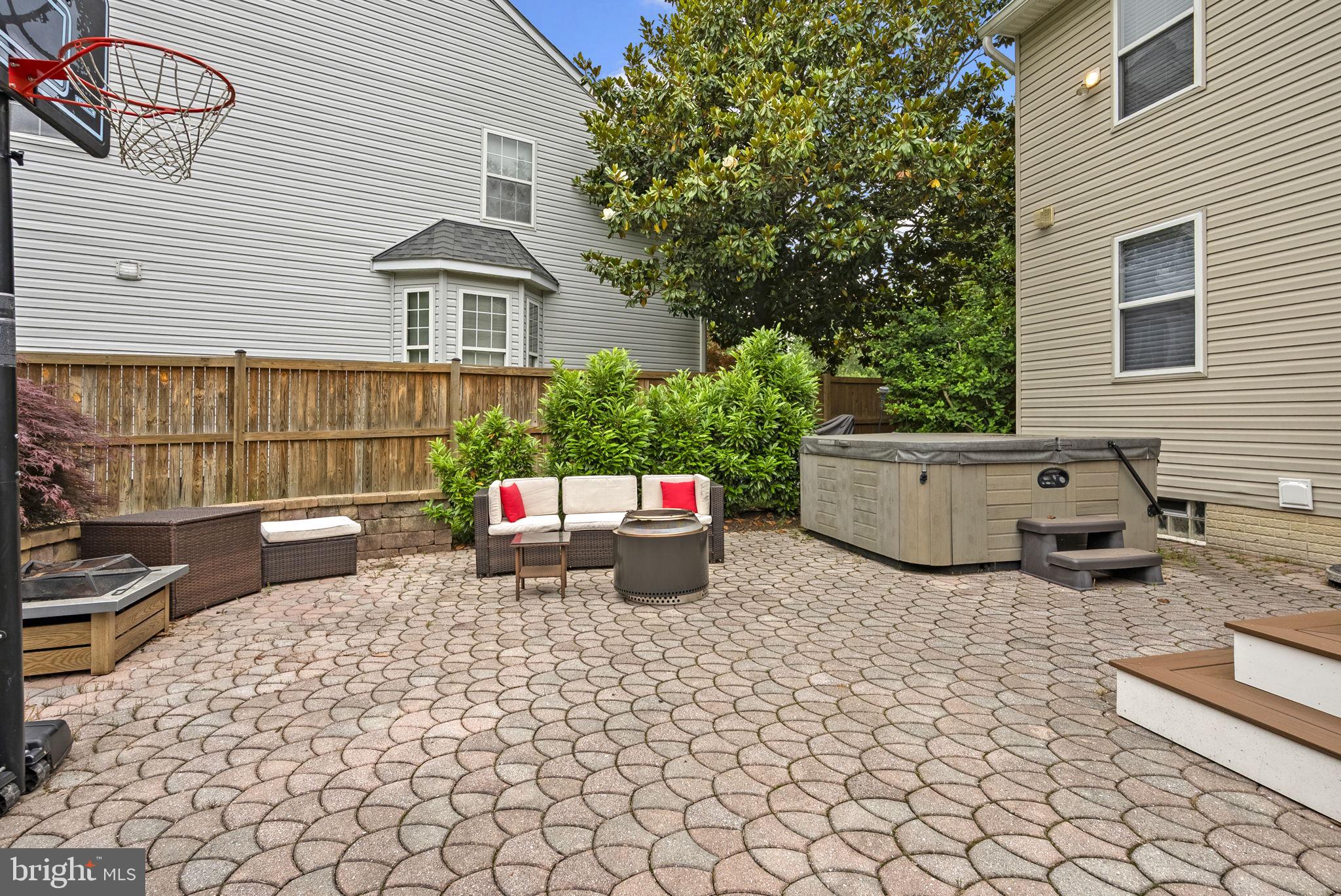 NORTHRIDGE - Residential