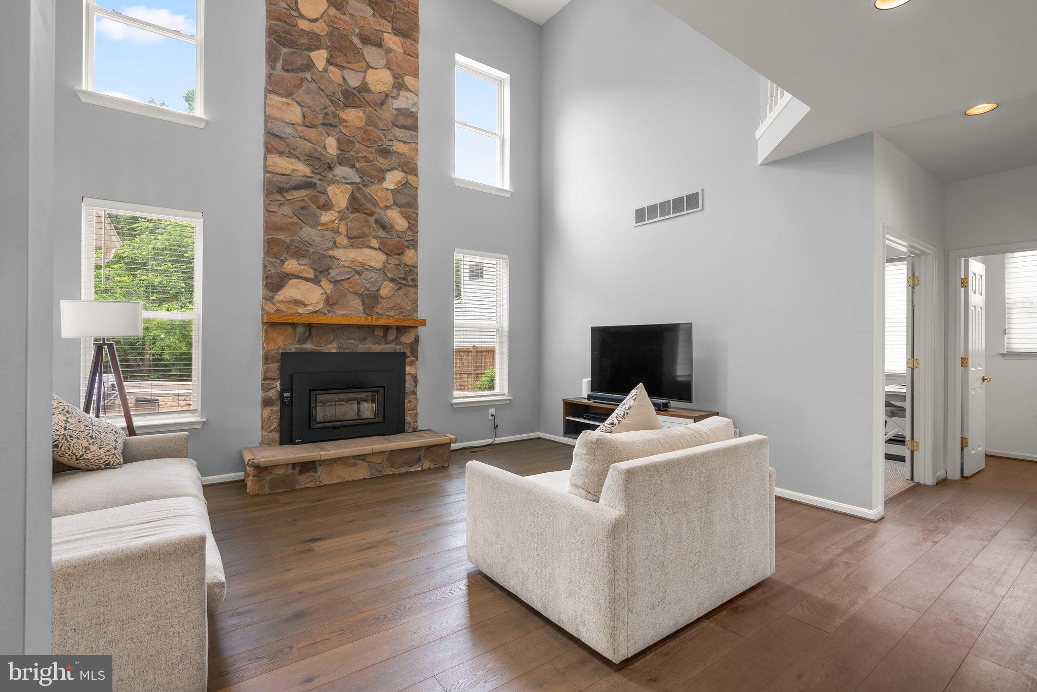 NORTHRIDGE - Residential