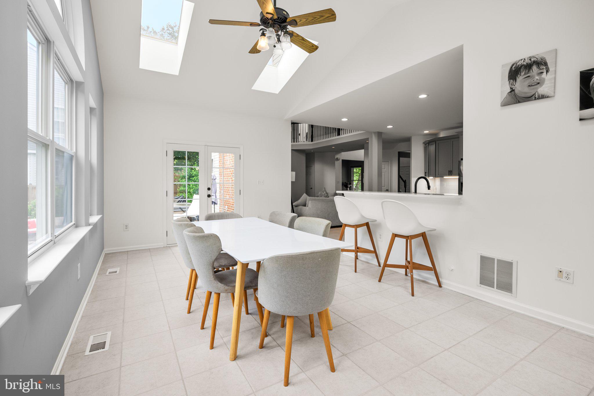 NORTHRIDGE - Residential