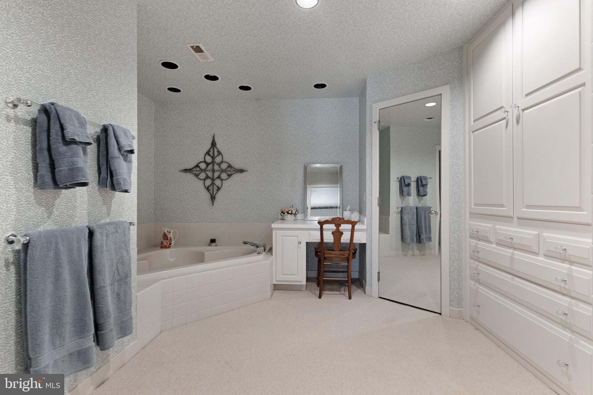 HERMITAGE - Residential