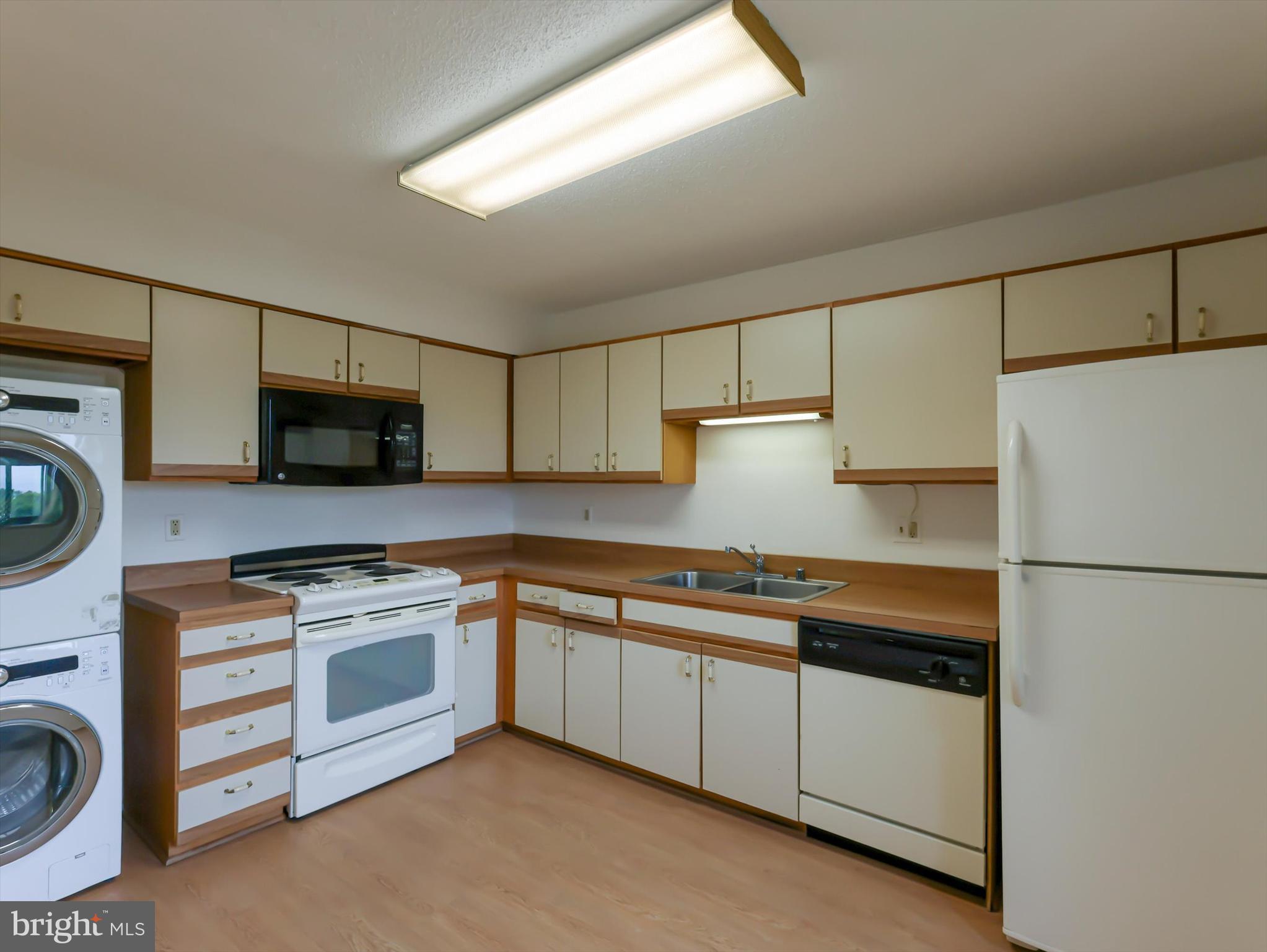 LEISURE WORLD - Residential