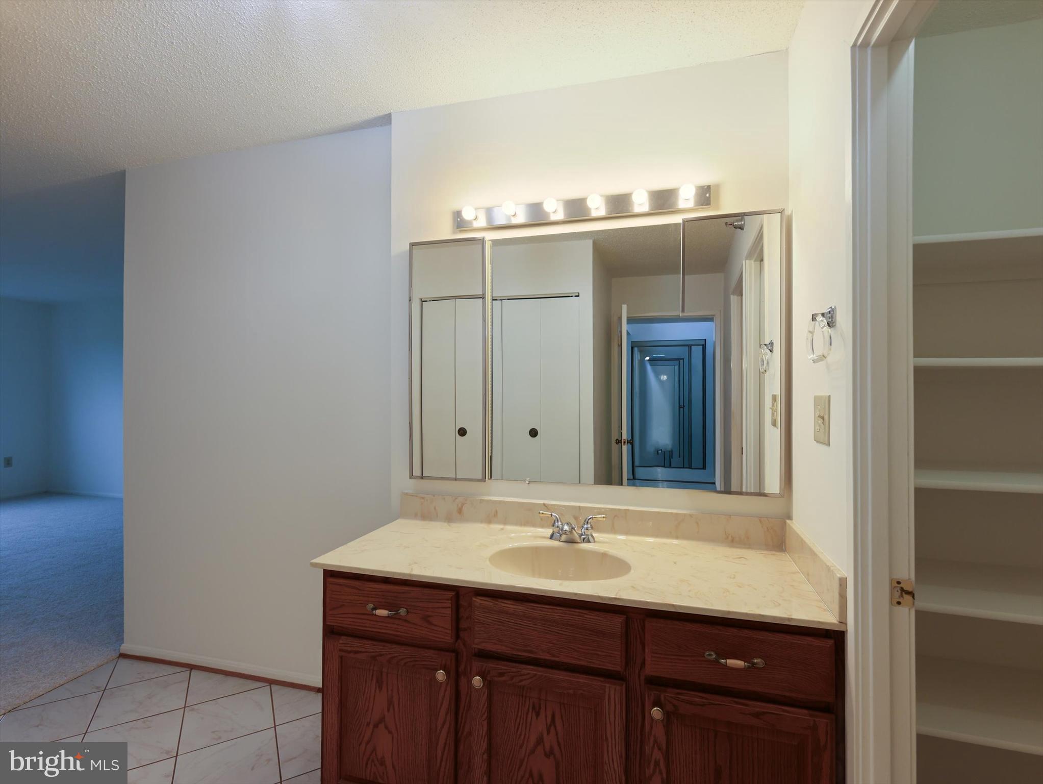 LEISURE WORLD - Residential