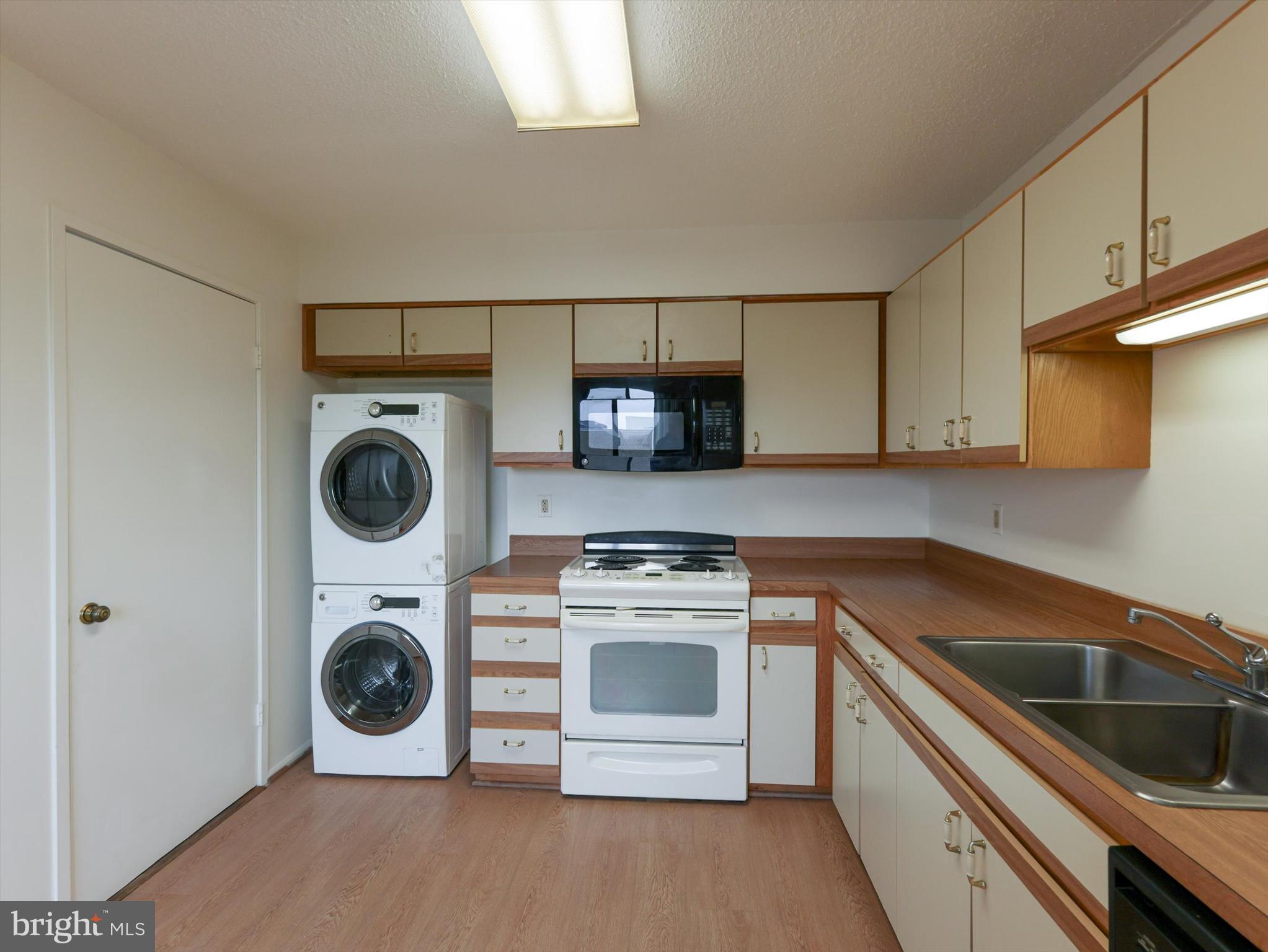 LEISURE WORLD - Residential