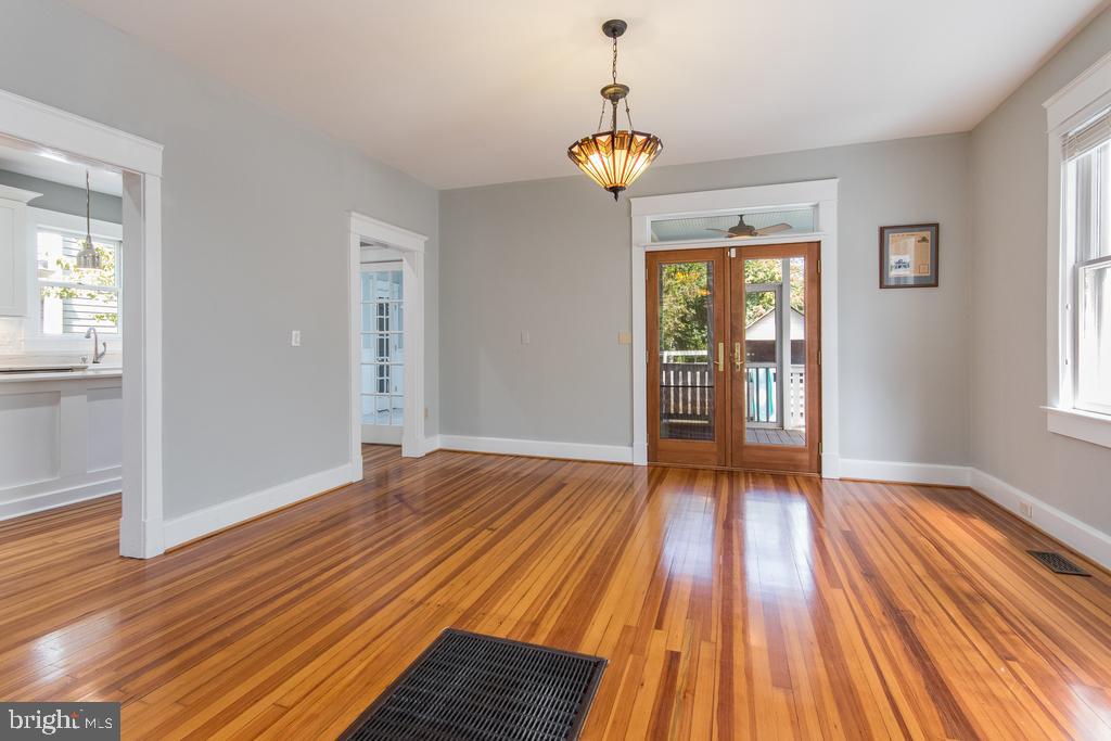 DOWNTOWN FREDERICKSBURG - Residential