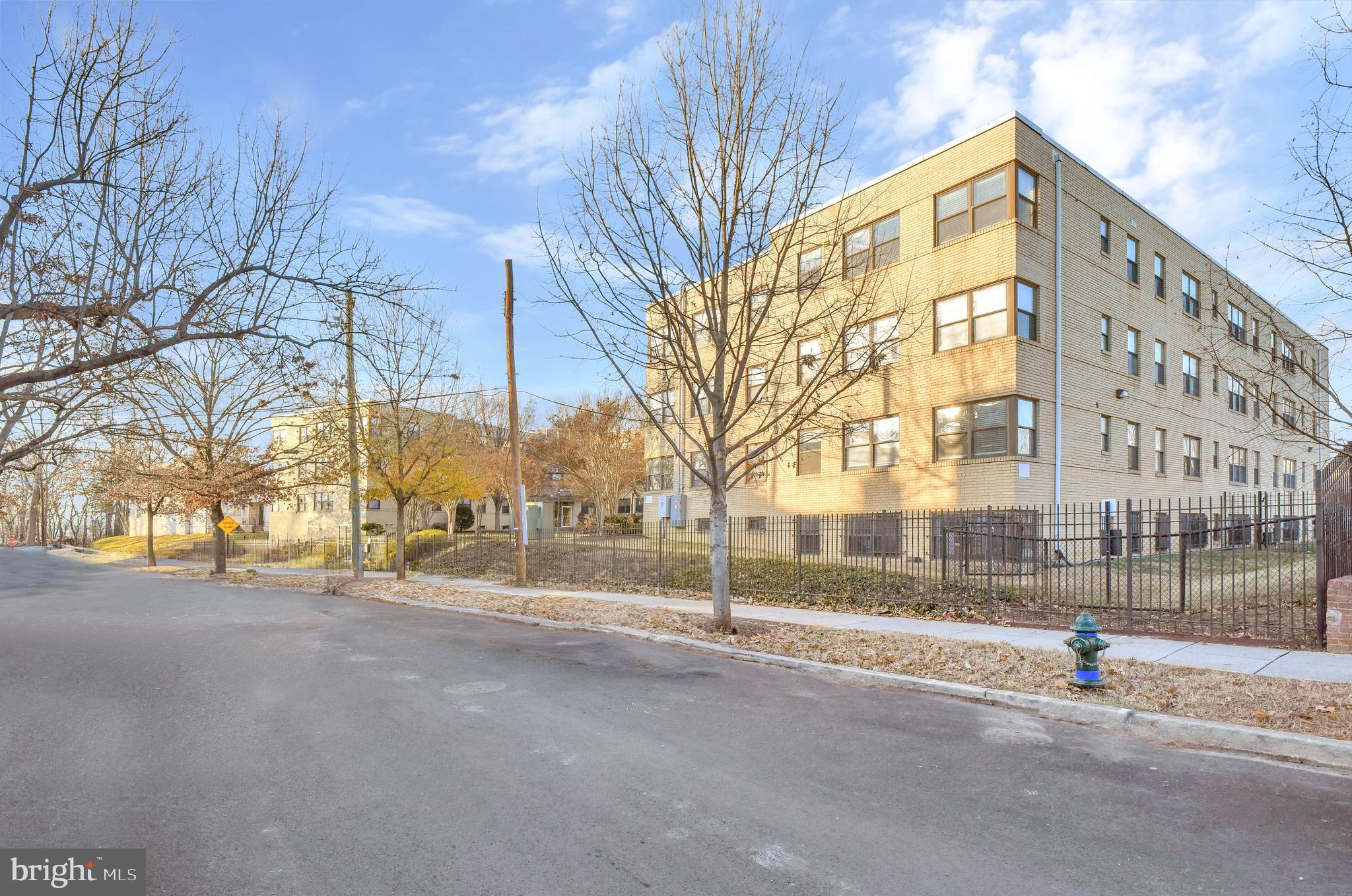 212 OAKWOOD STREET 212 SE B5